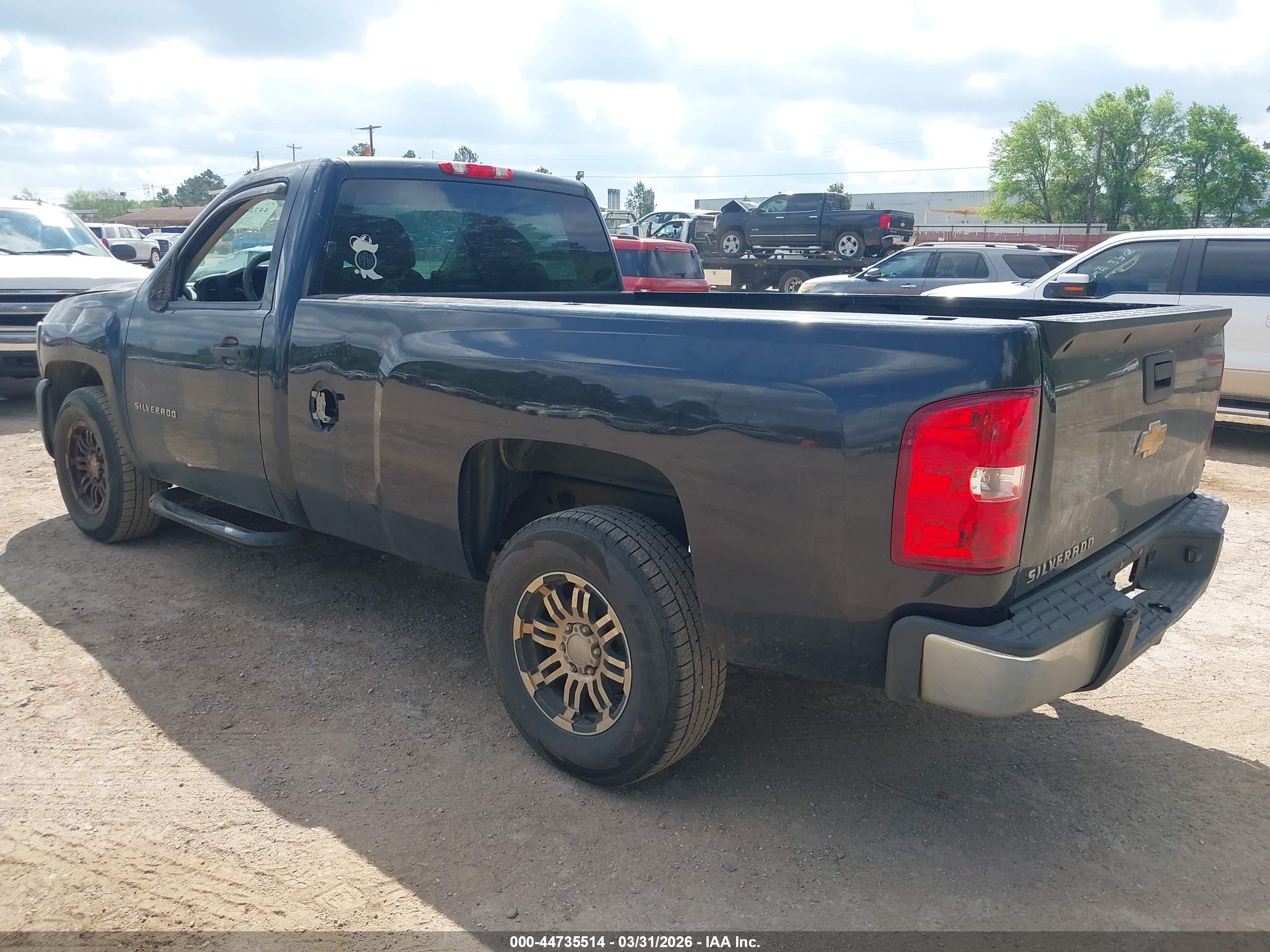 CHEVROLET SILVERADO image 3
