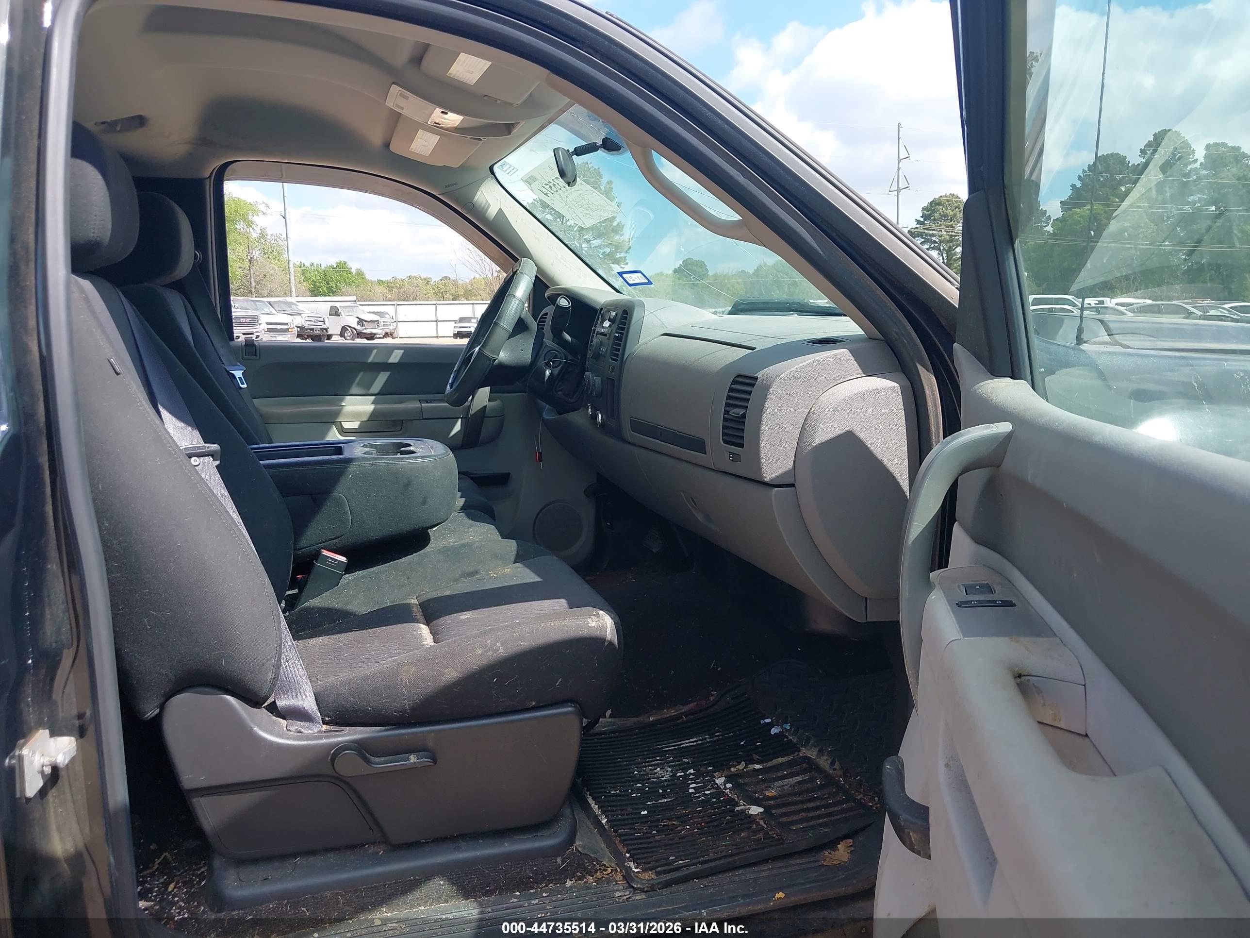 CHEVROLET SILVERADO image 5