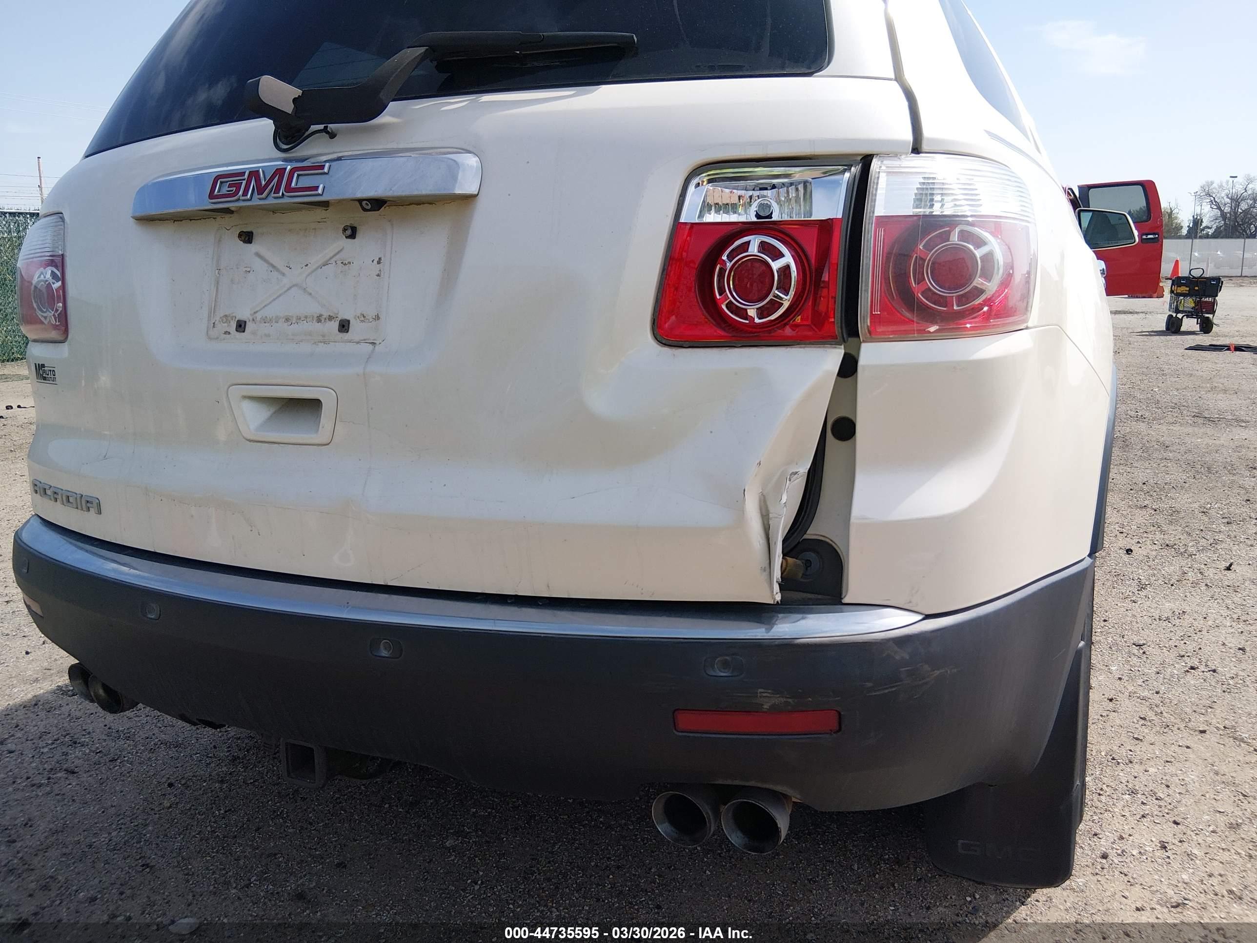 GMC ACADIA image 6