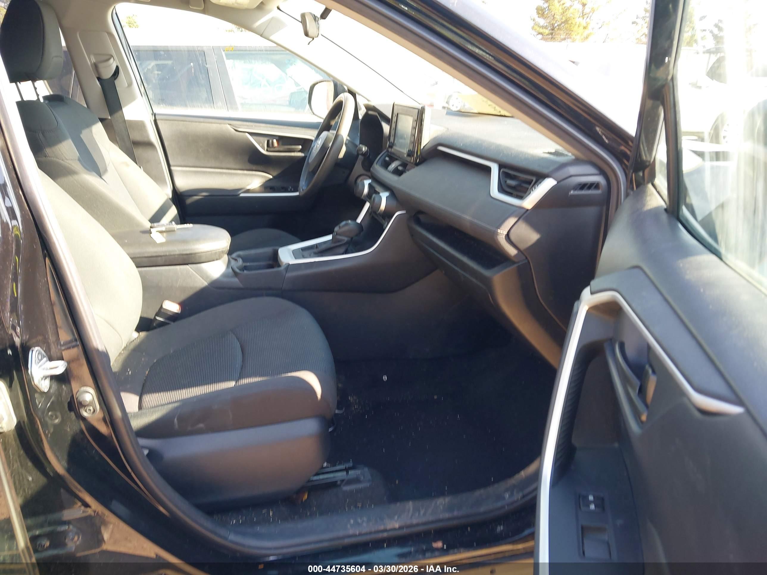 TOYOTA RAV4 image 5