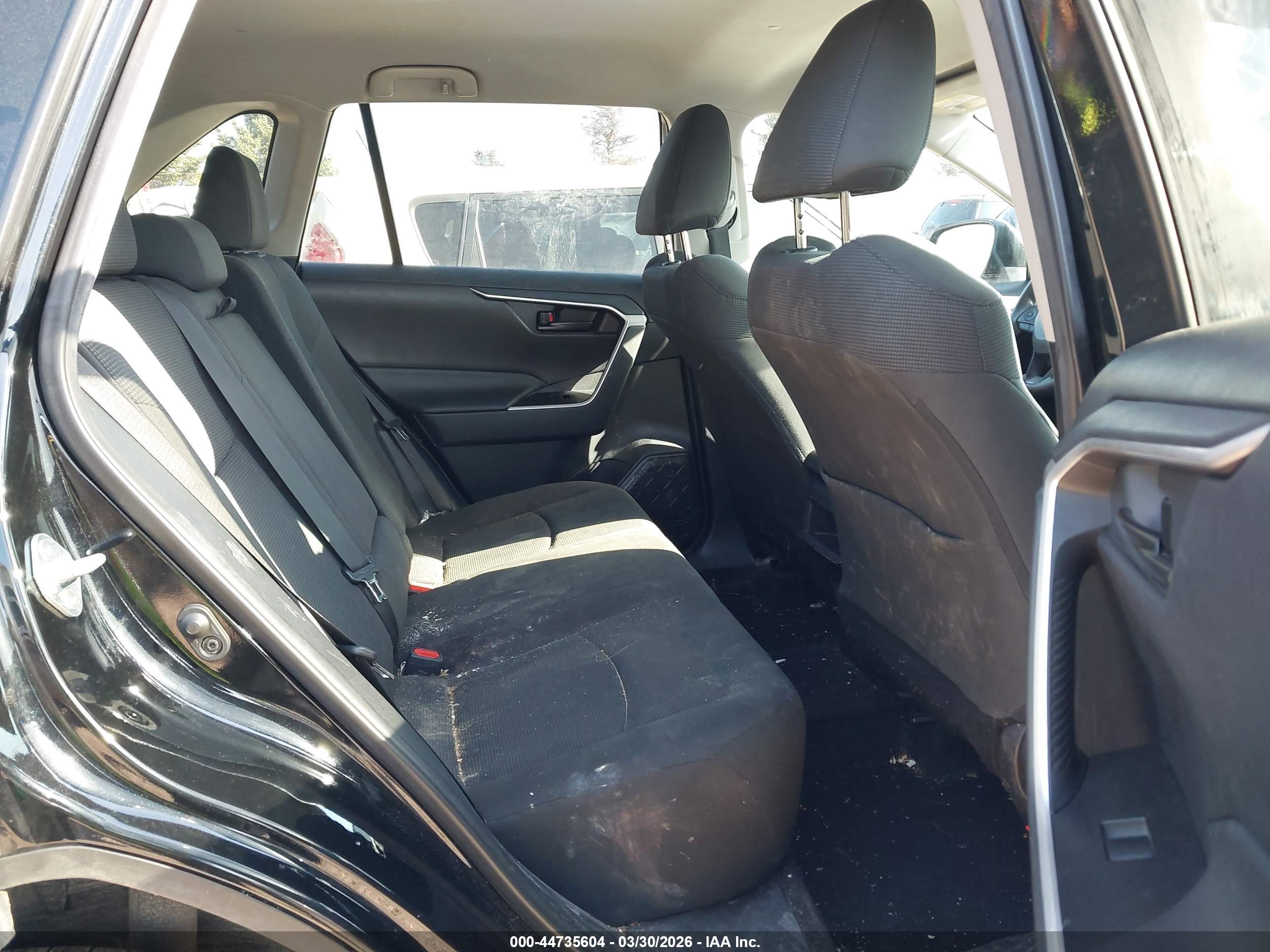 TOYOTA RAV4 image 8