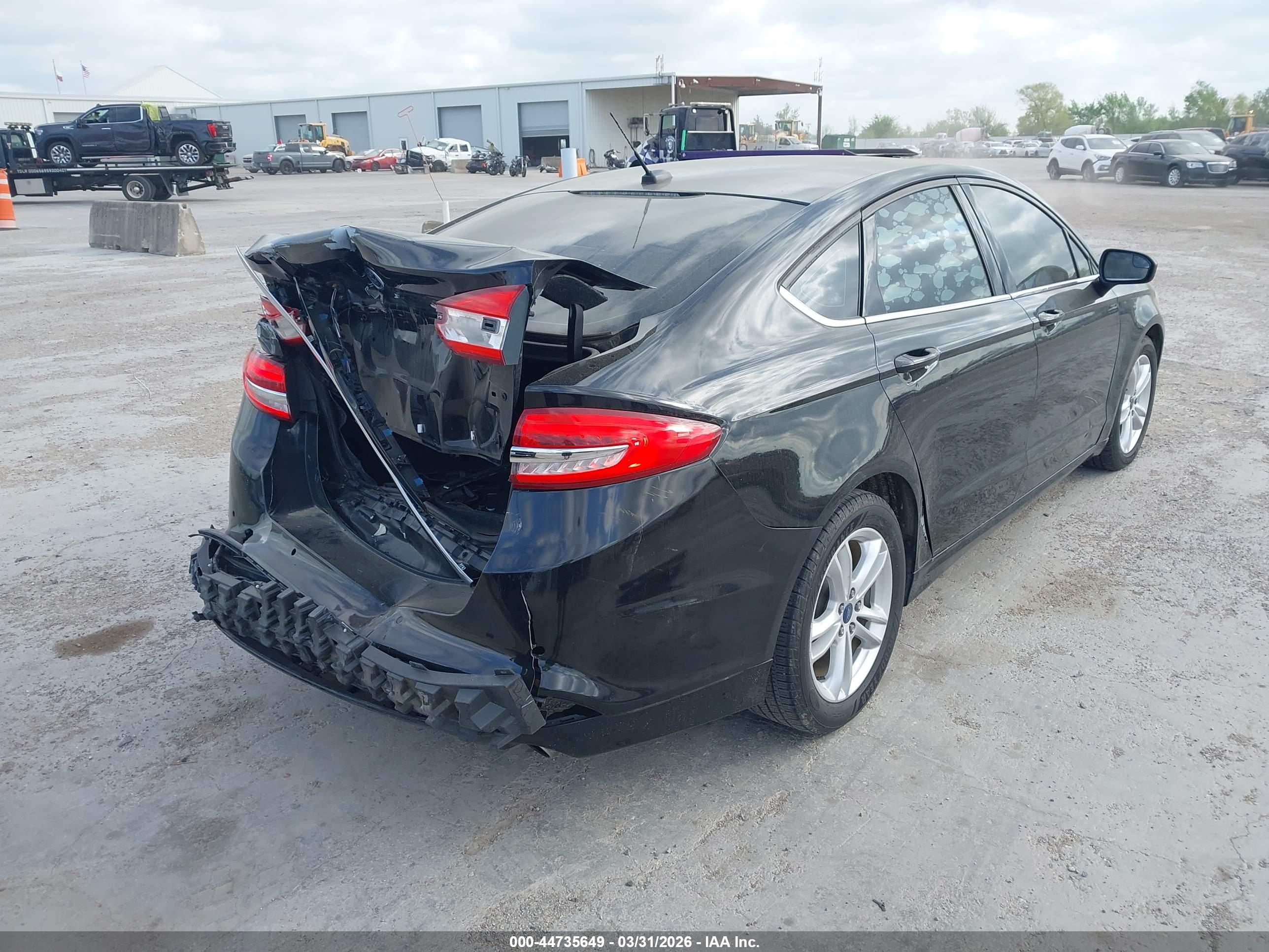 FORD FUSION image 4