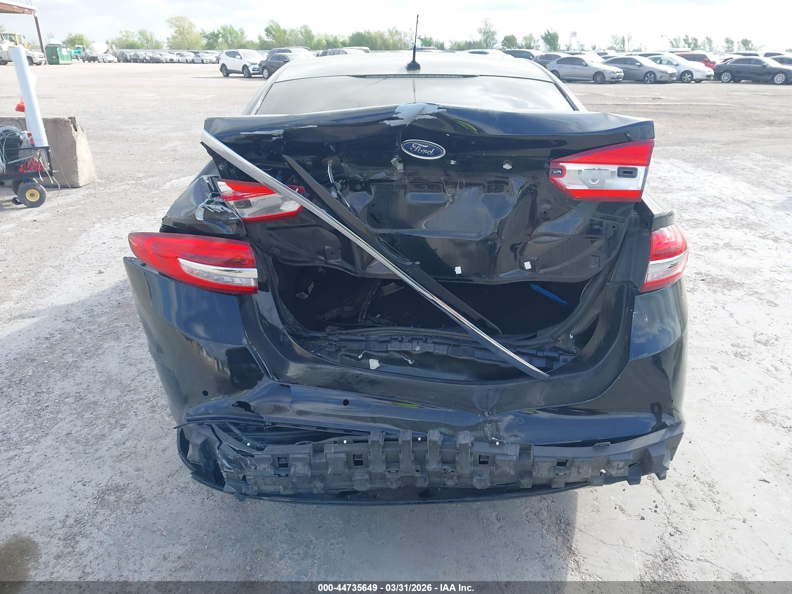FORD FUSION image 6