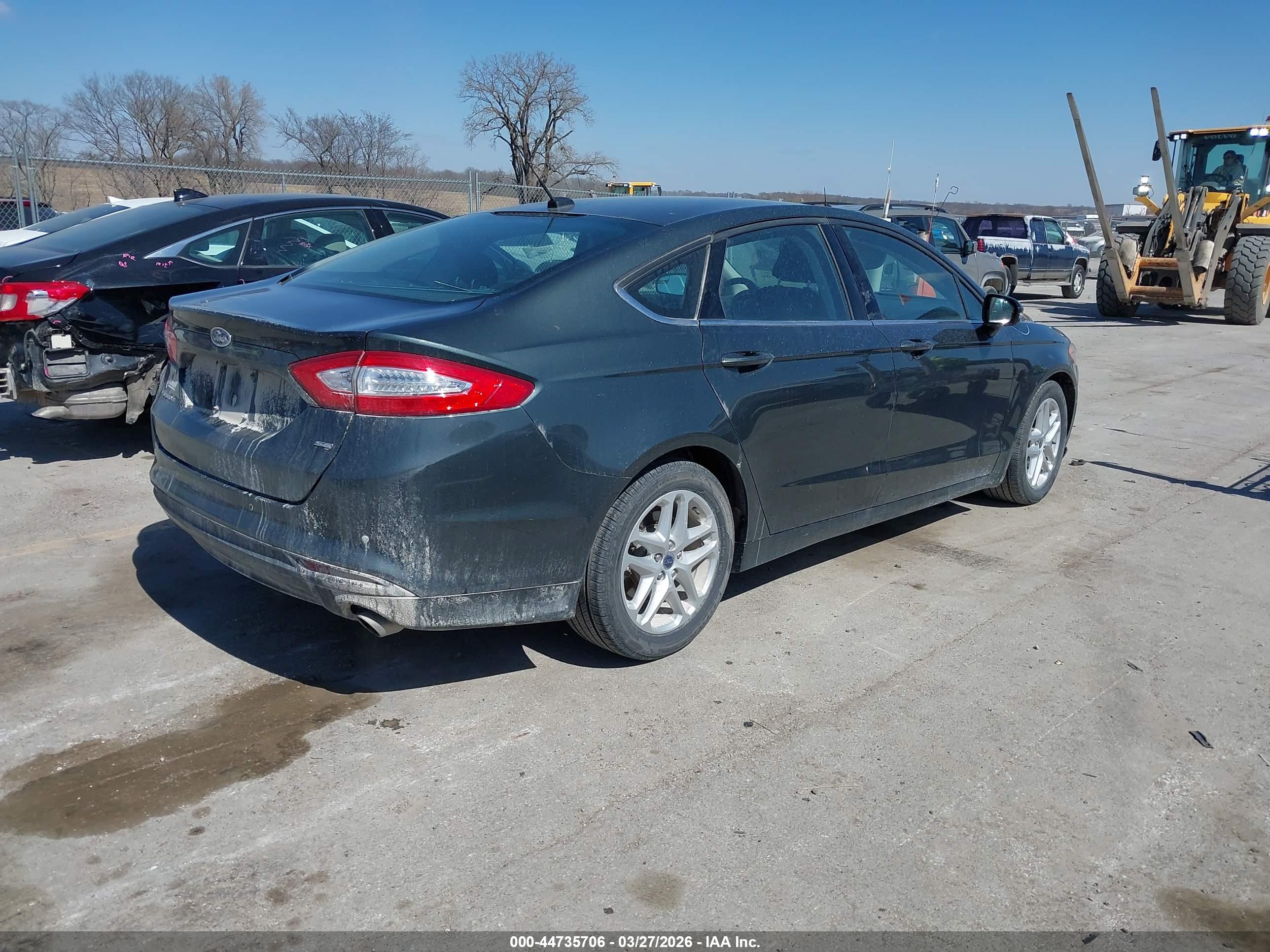 FORD FUSION image 4