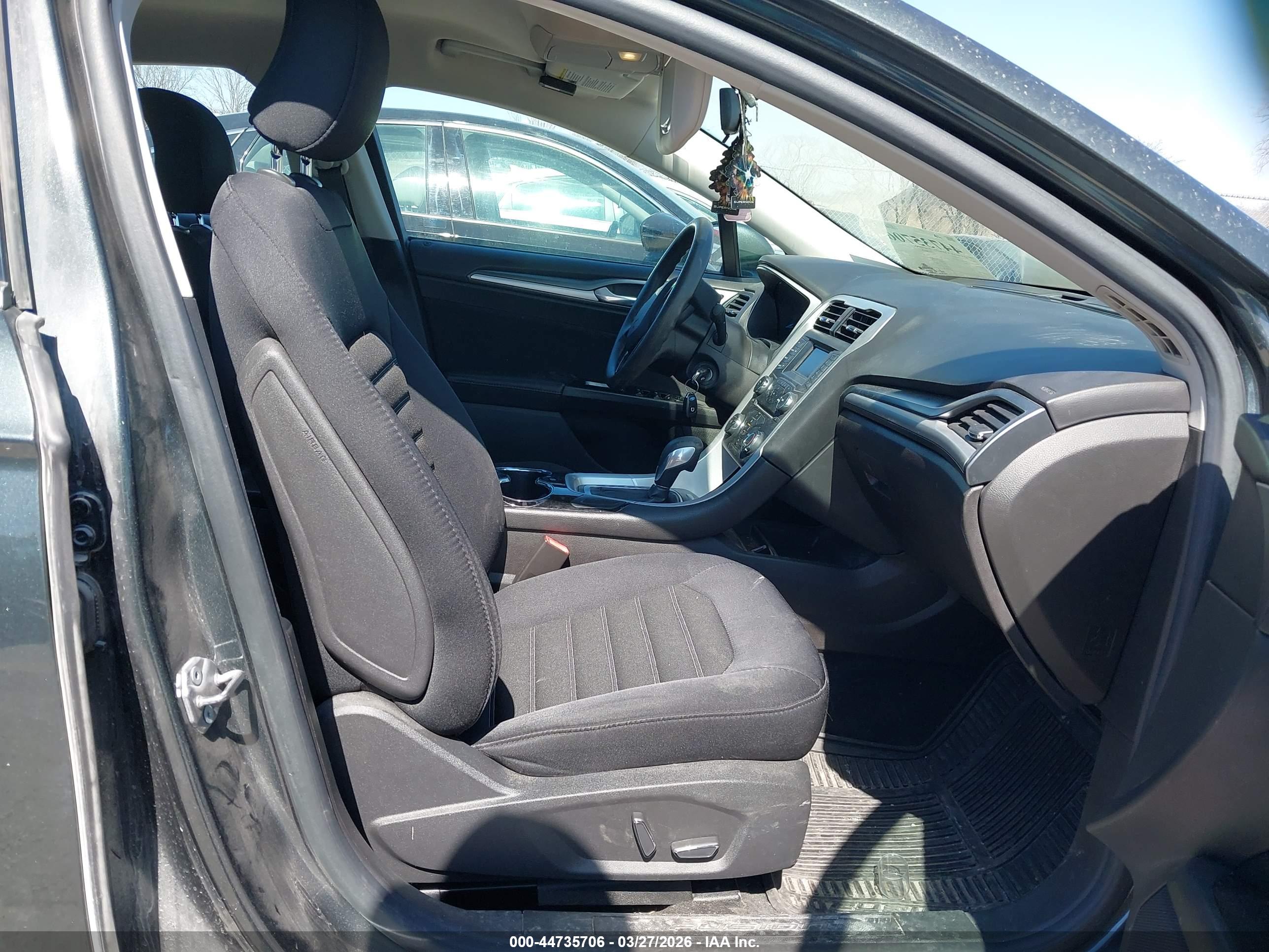 FORD FUSION image 5