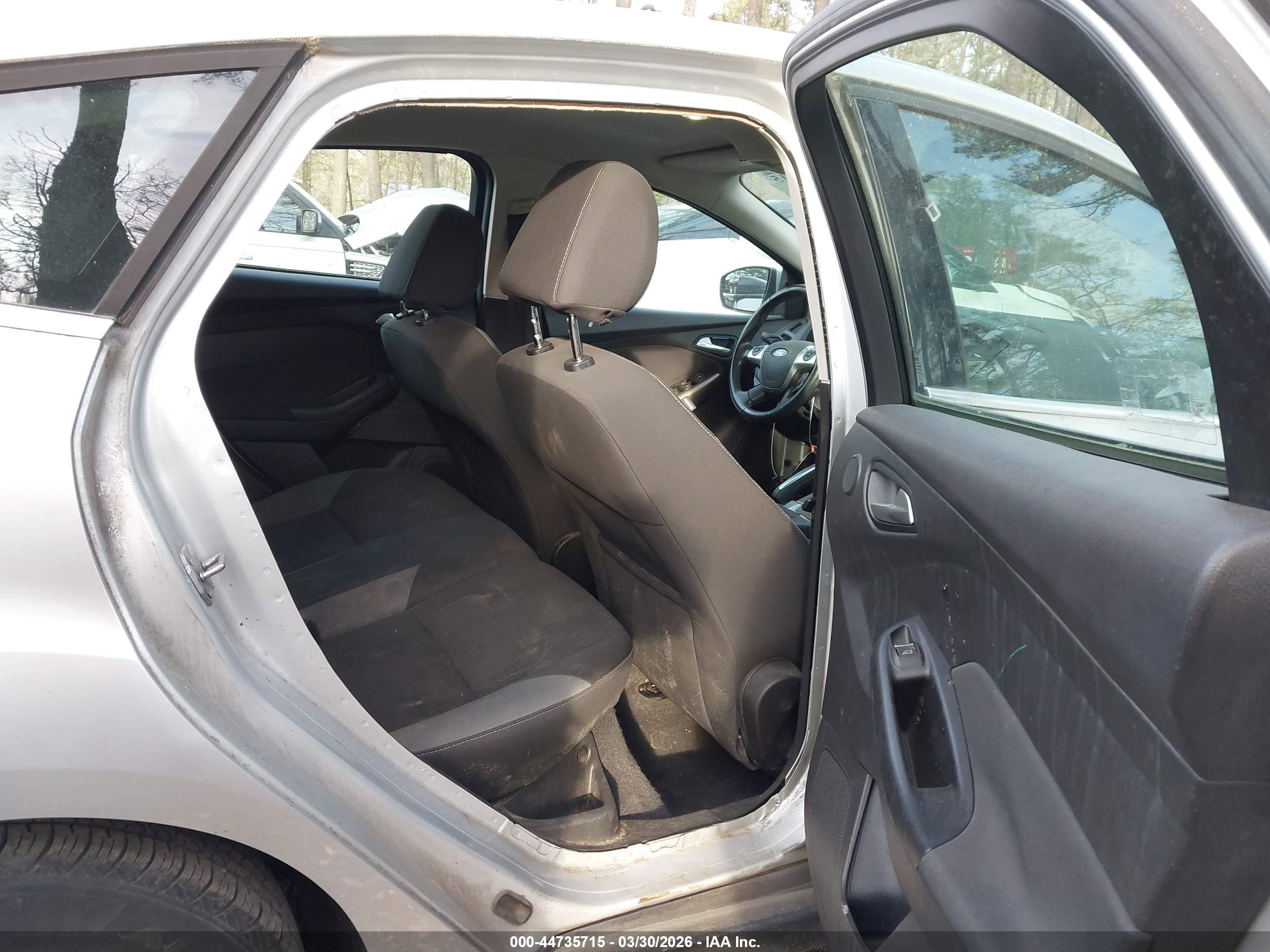 FORD FOCUS image 8