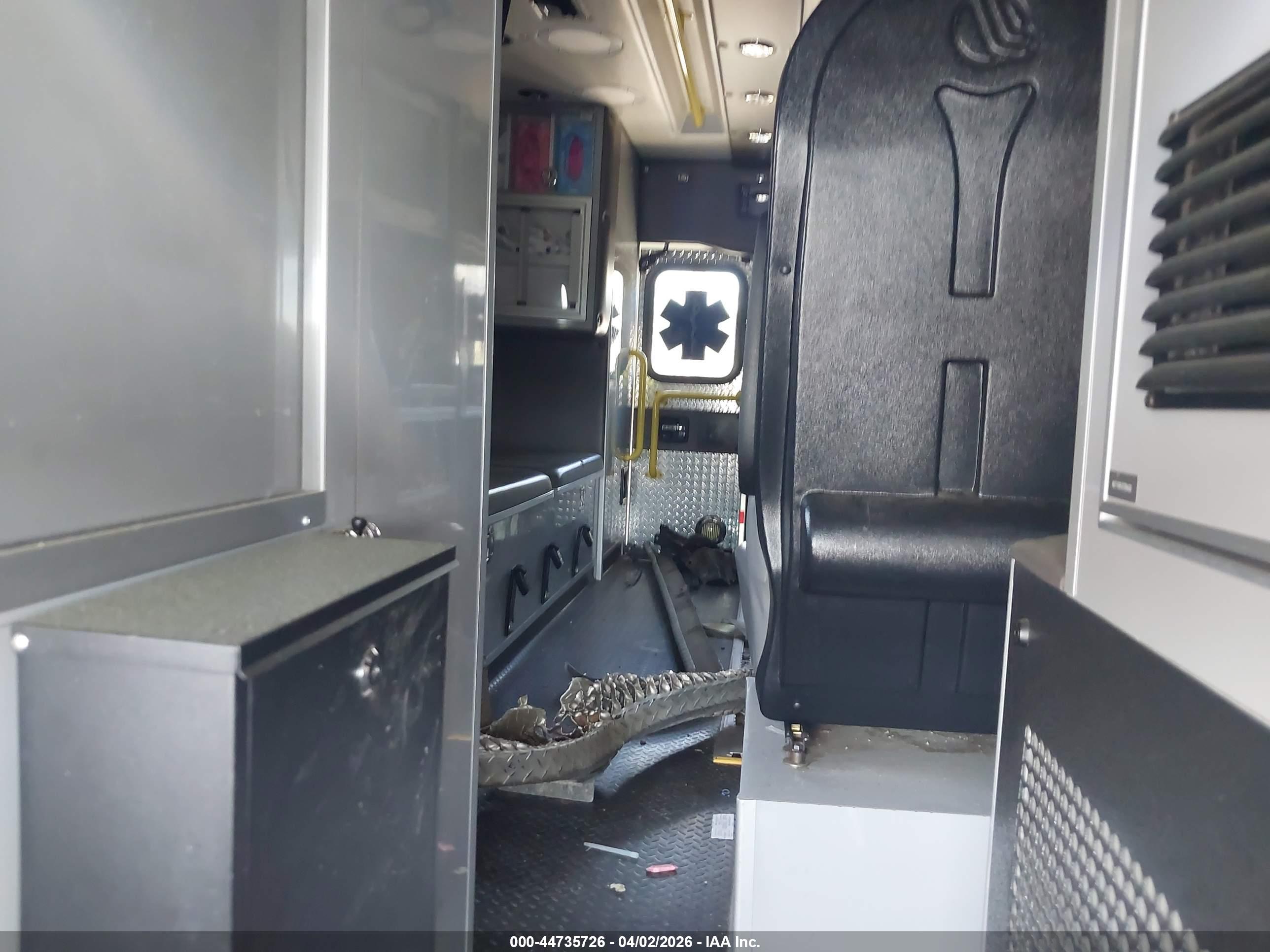 FORD F-550 image 7