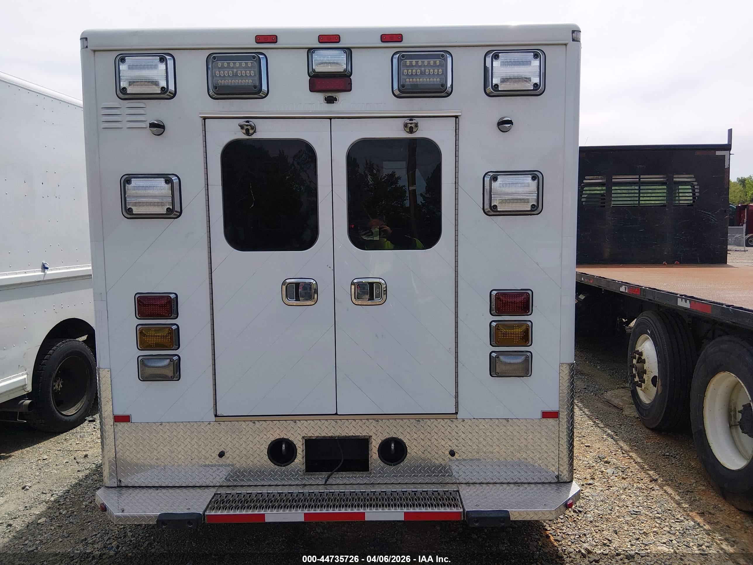 FORD F-550 image 8