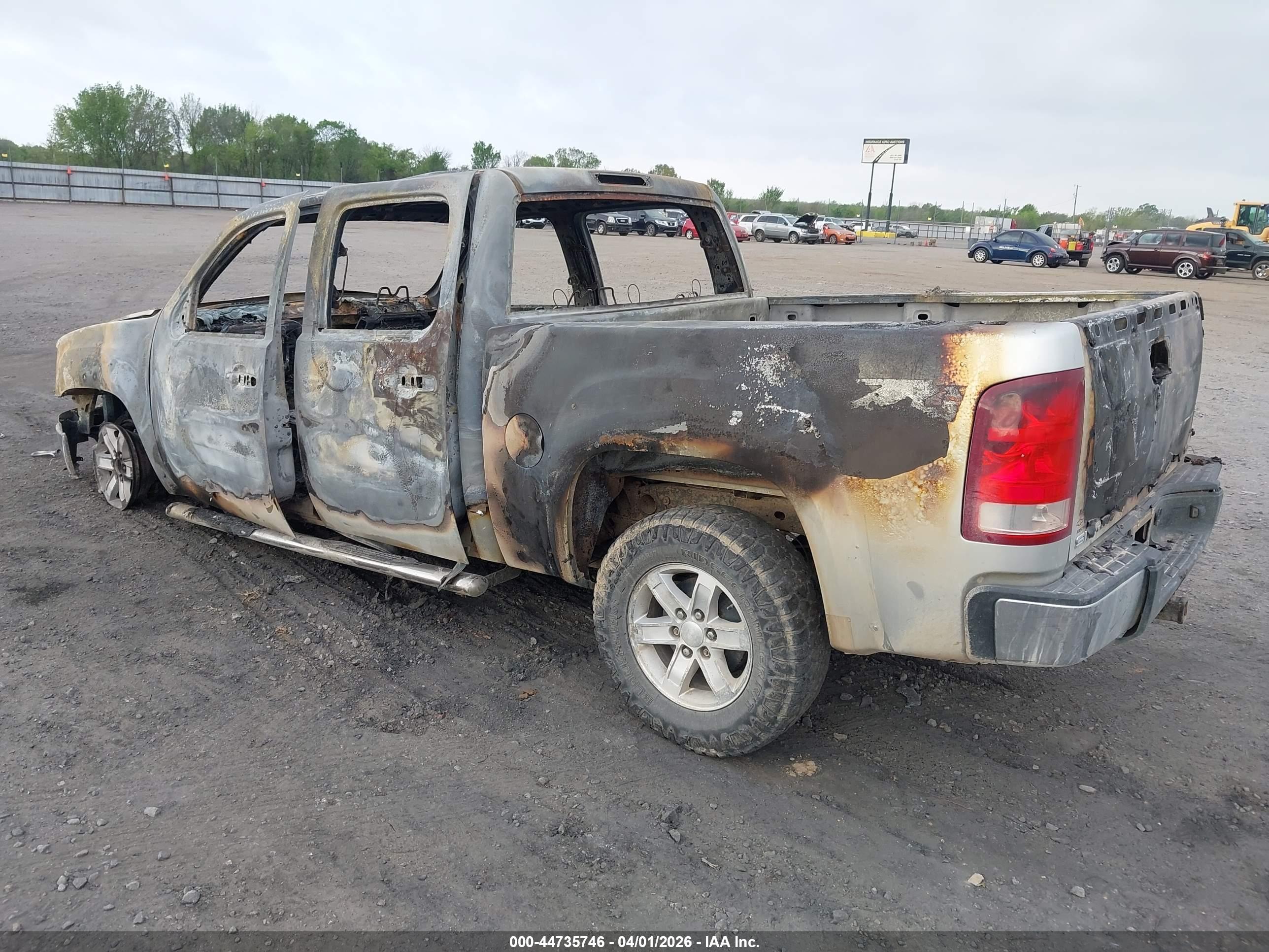 GMC SIERRA image 3