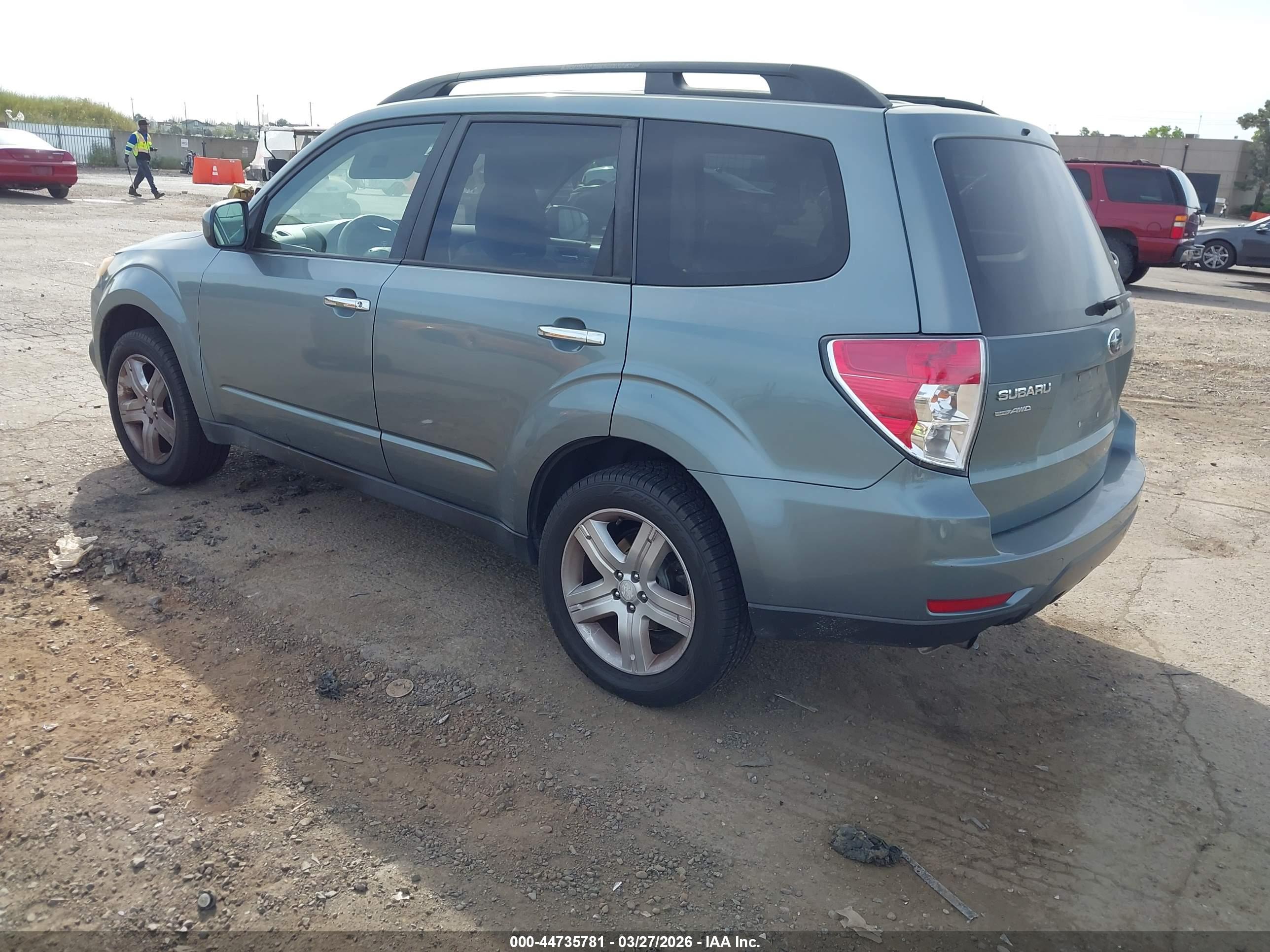 SUBARU FORESTER image 3