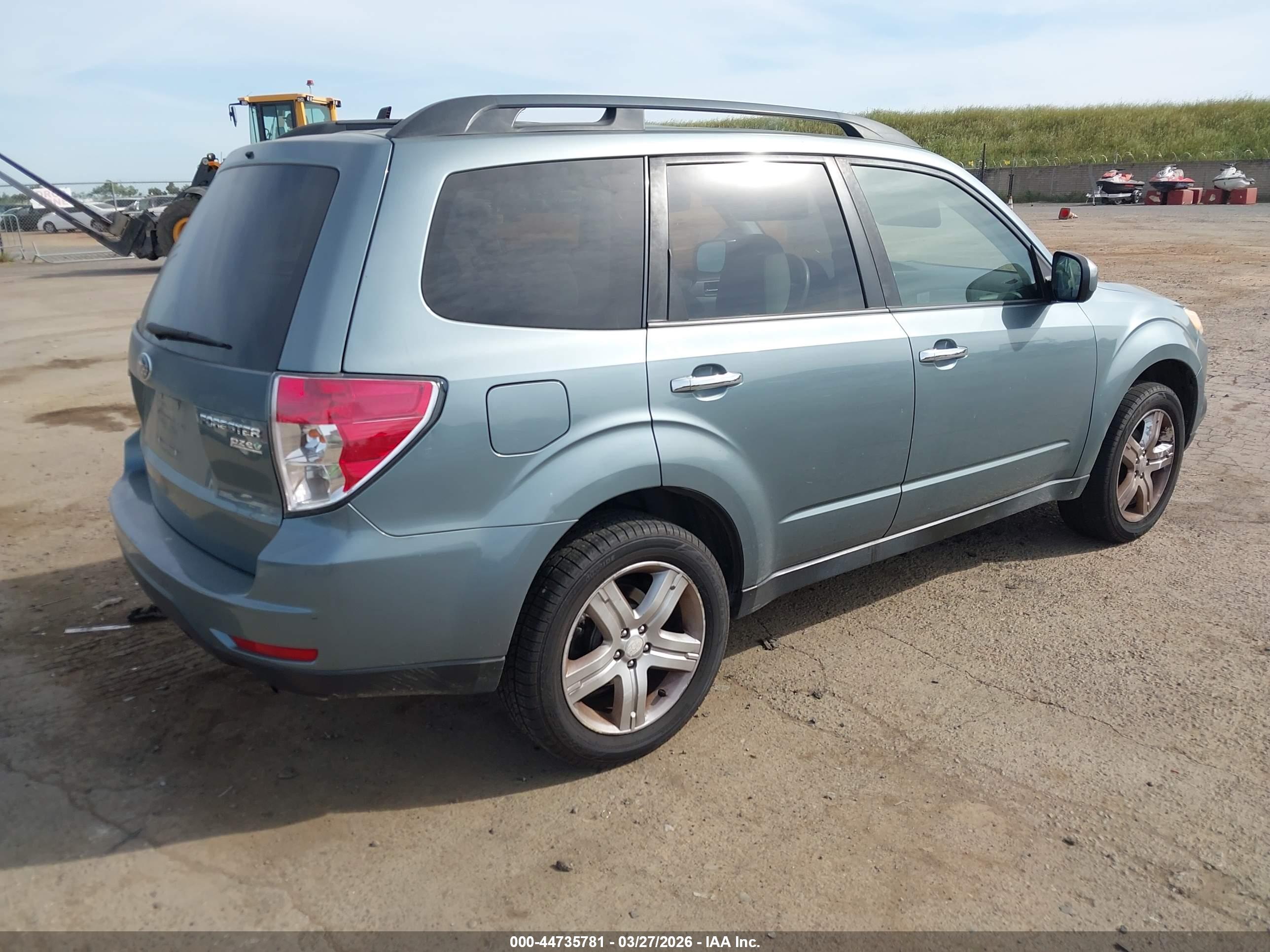 SUBARU FORESTER image 4