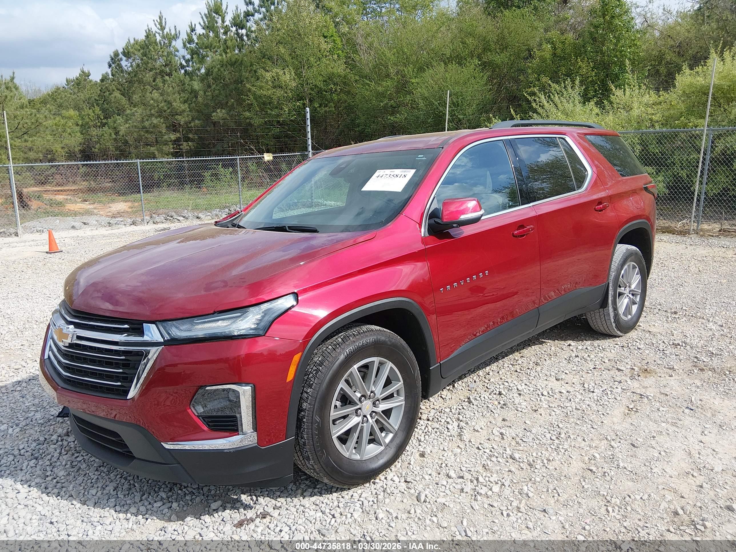CHEVROLET TRAVERSE image 2
