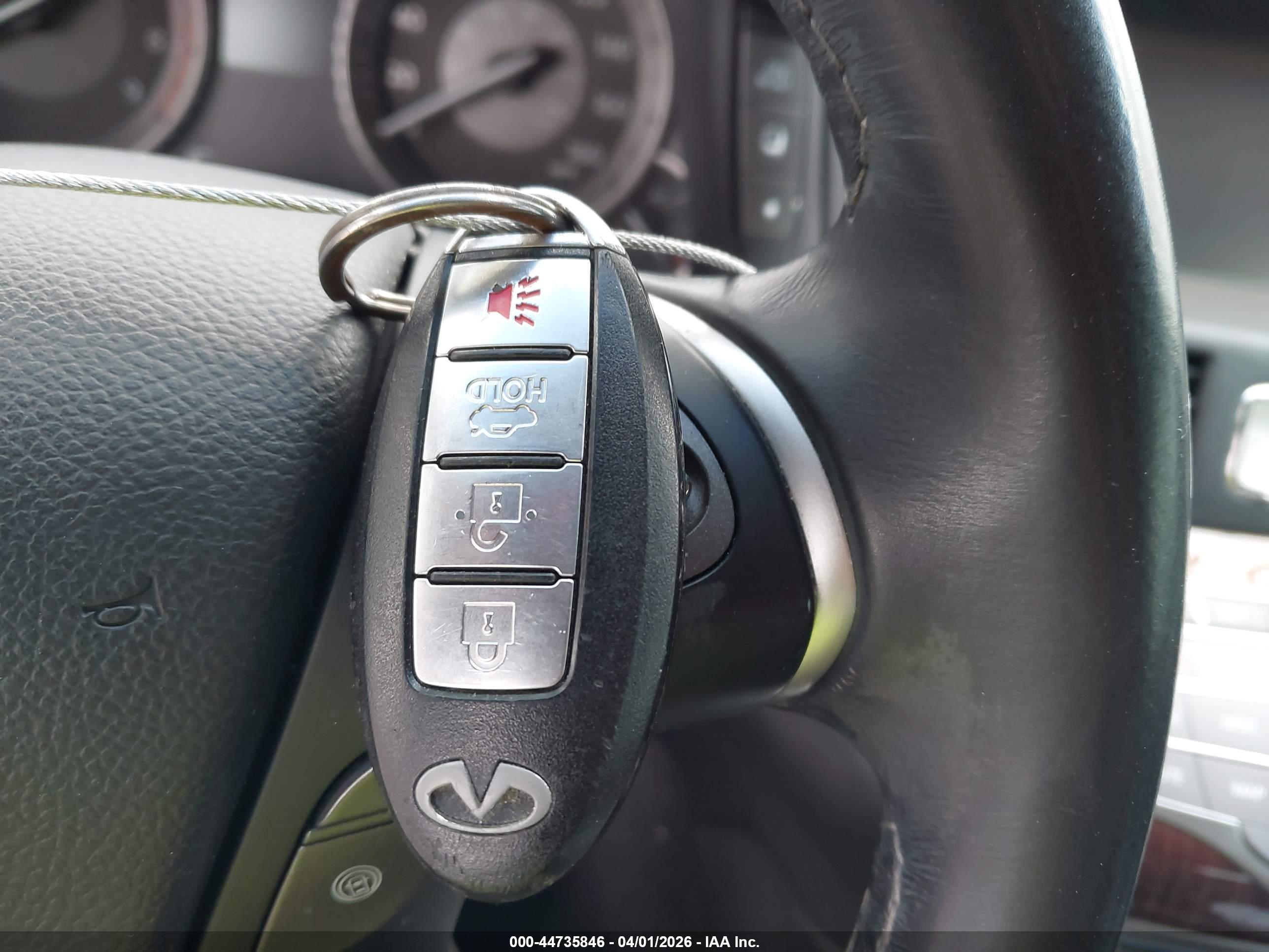 INFINITI Q70L image 11