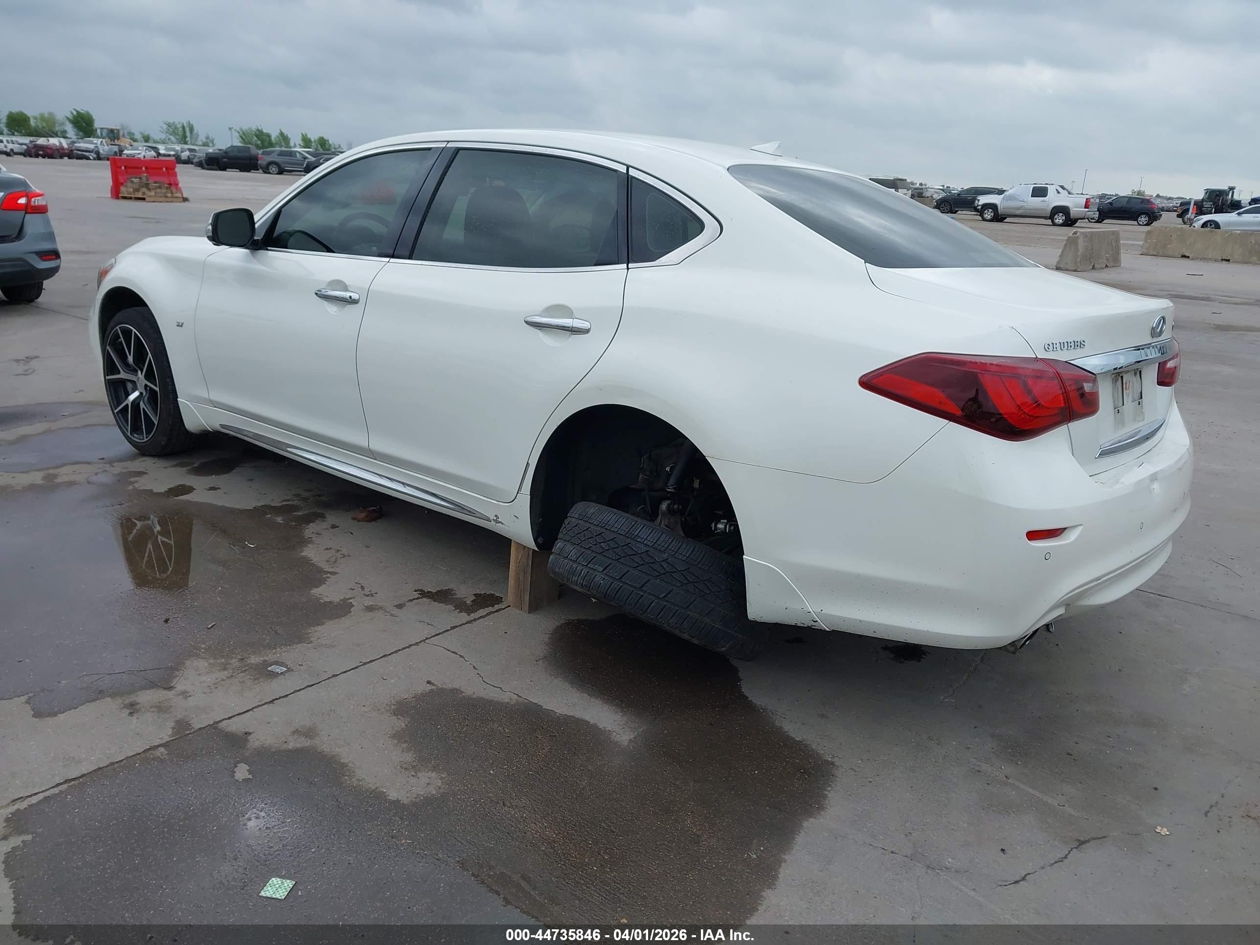 INFINITI Q70L image 3
