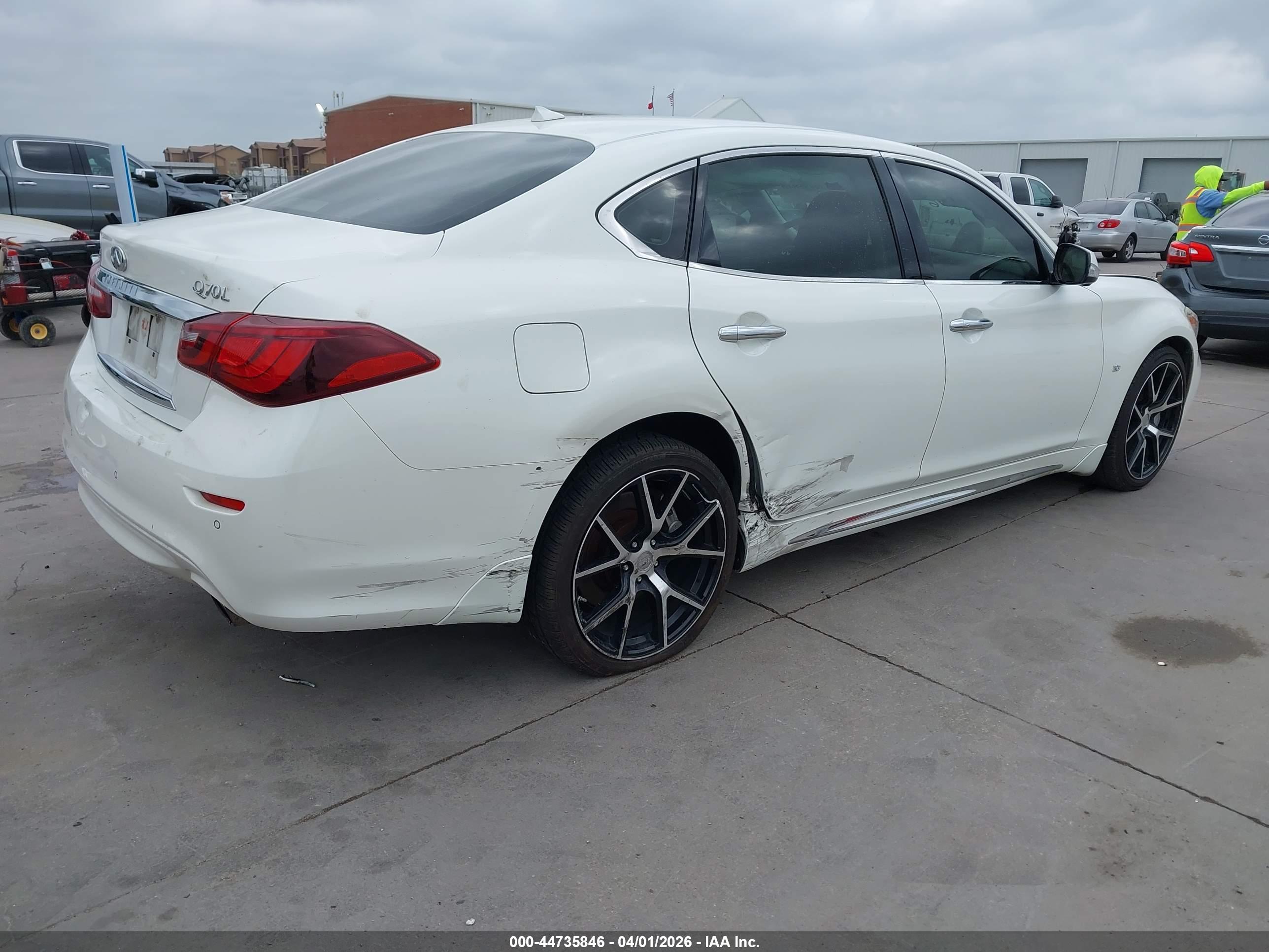 INFINITI Q70L image 4