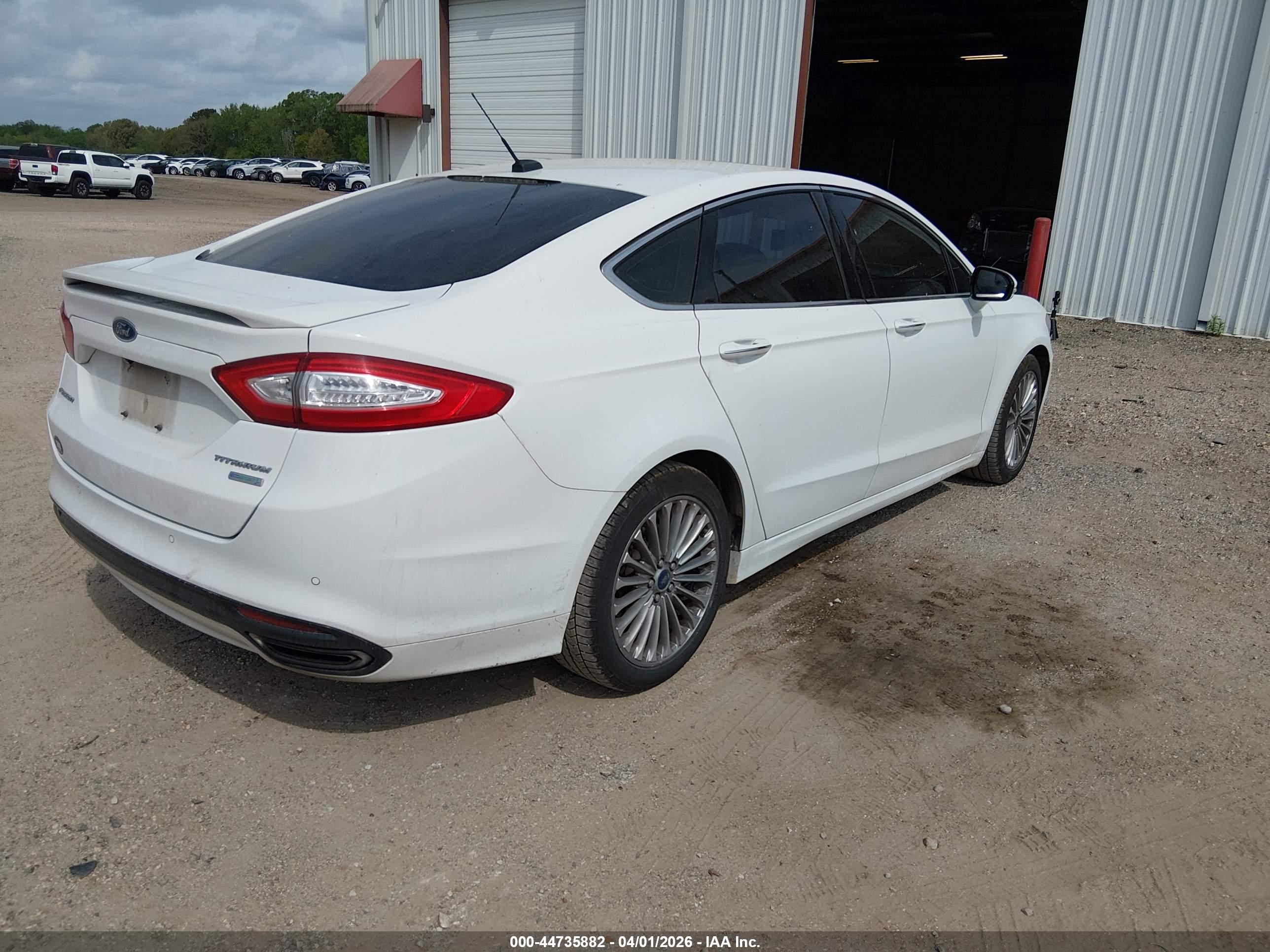 FORD FUSION image 4