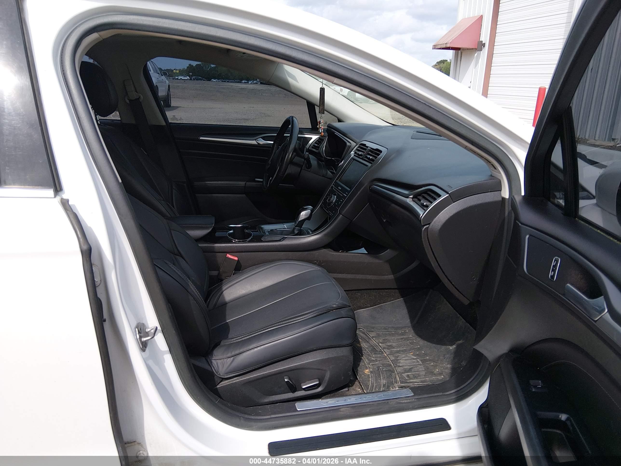 FORD FUSION image 5