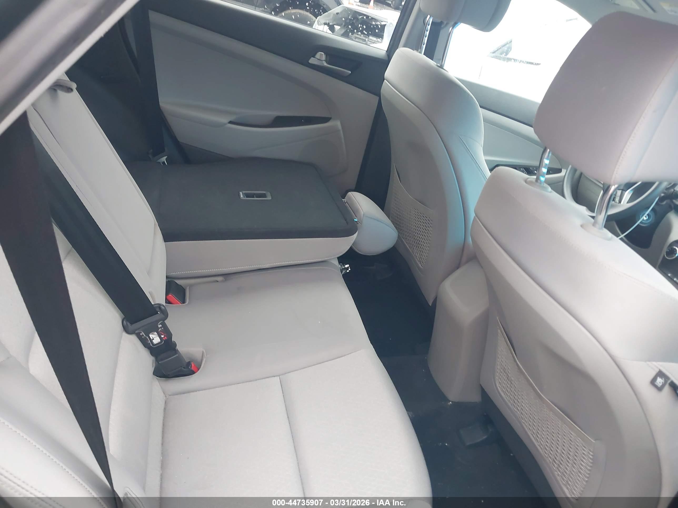 HYUNDAI TUCSON image 8