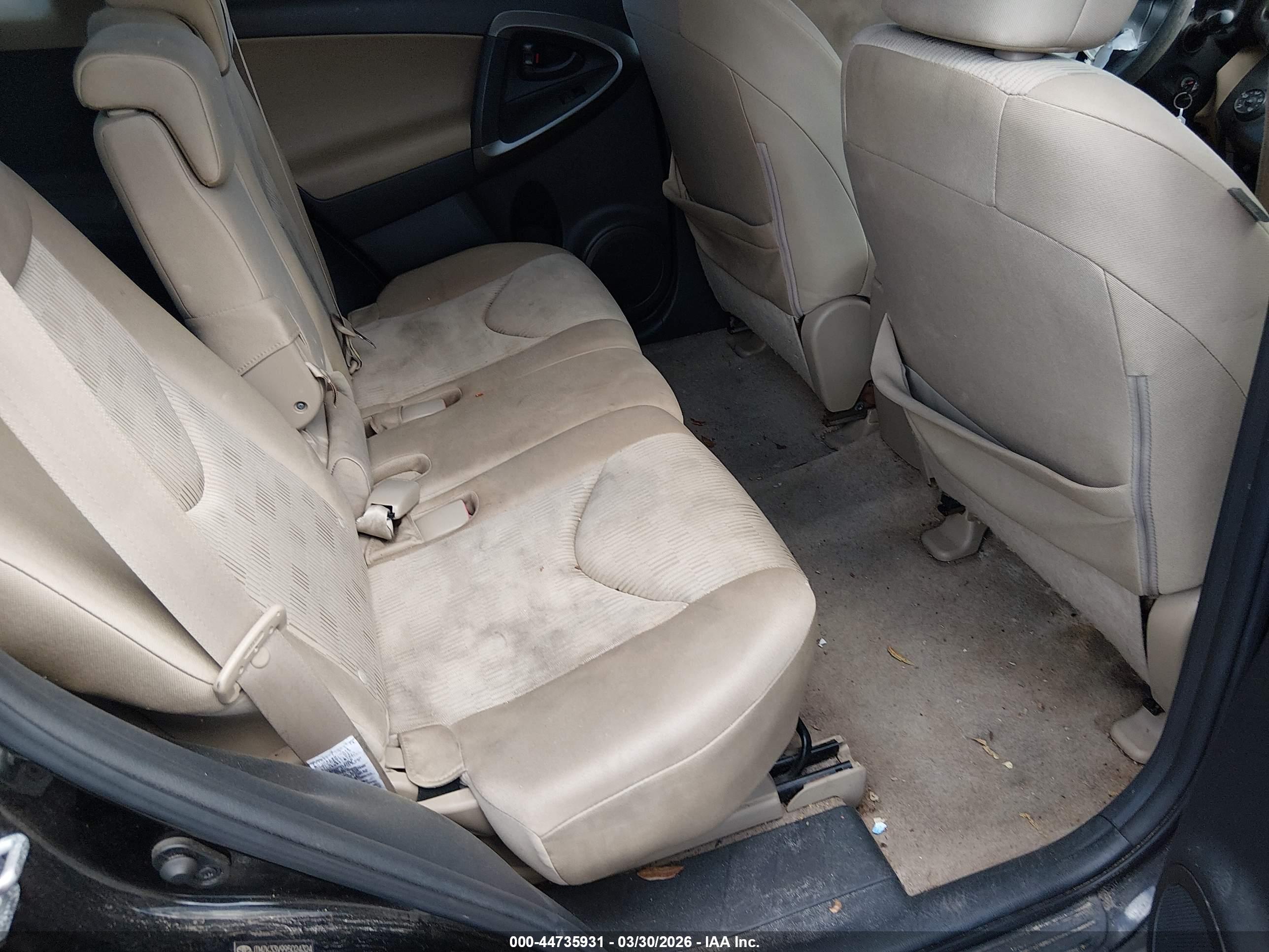 TOYOTA RAV4 image 8
