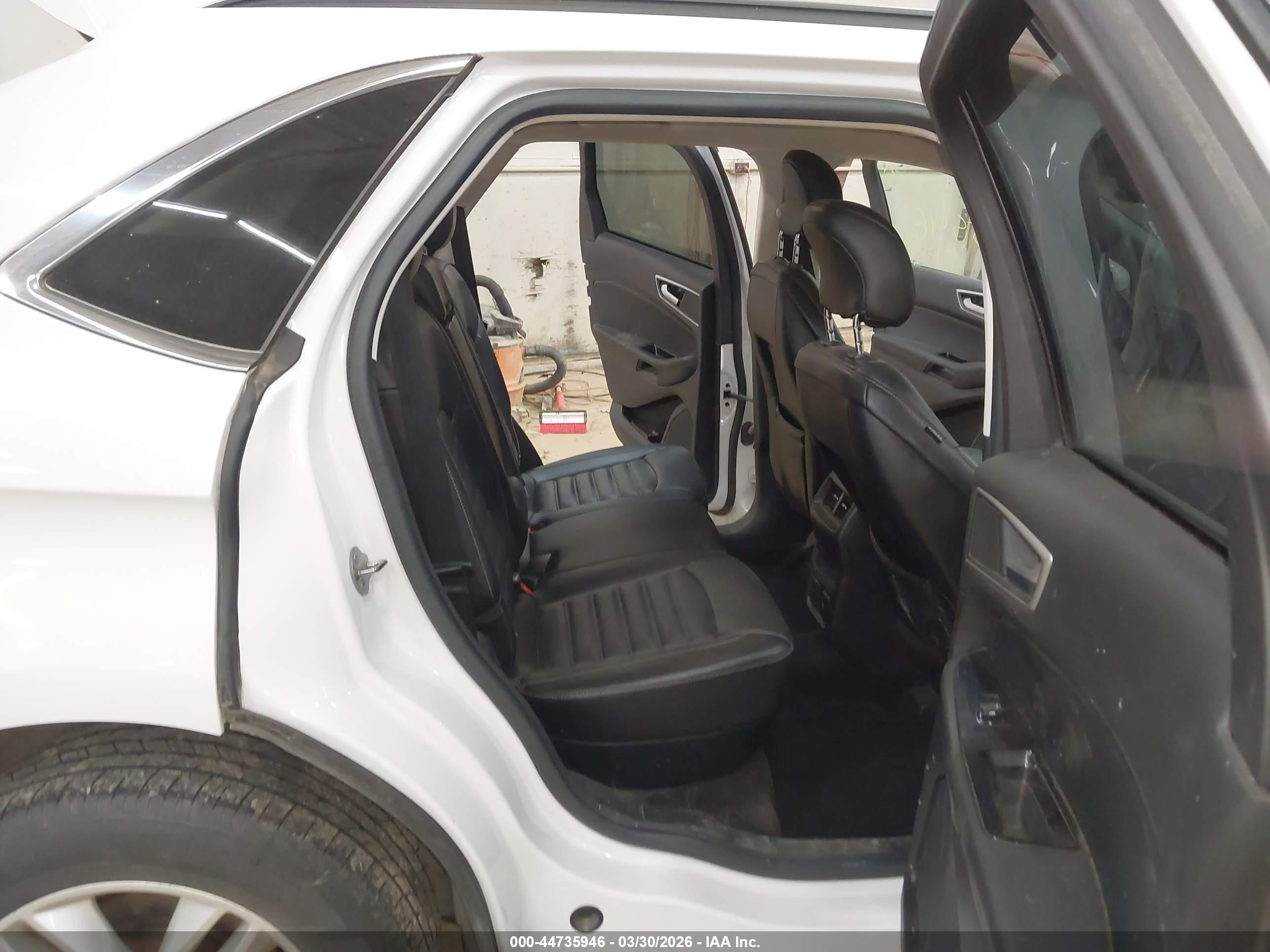 FORD EDGE image 8