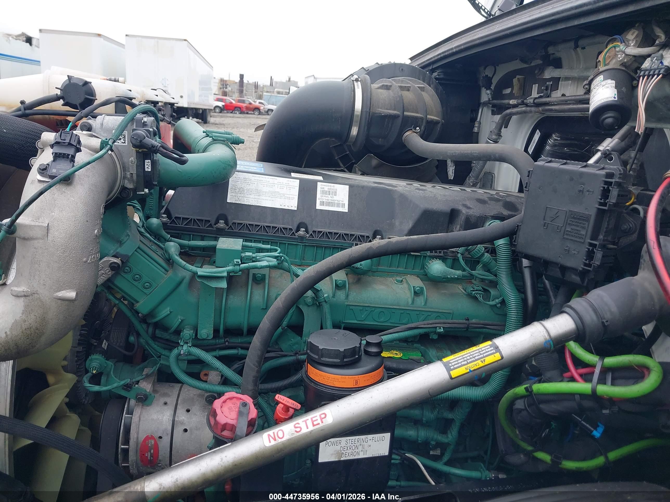 VOLVO VNL image 10