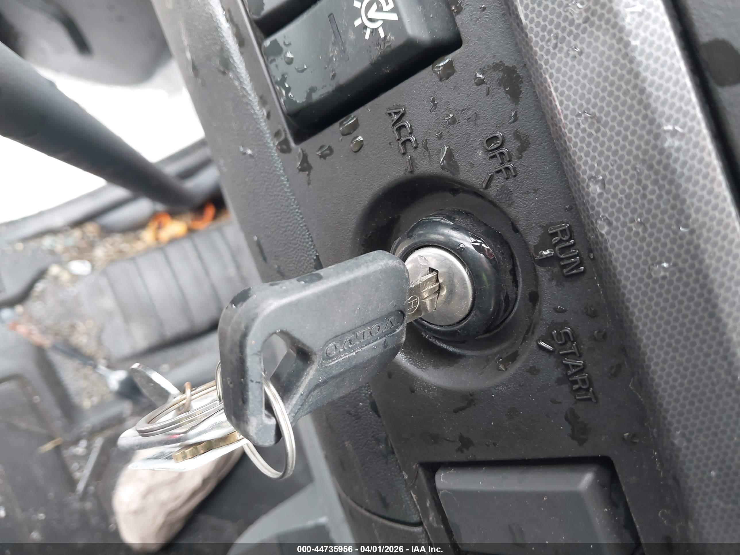 VOLVO VNL image 11