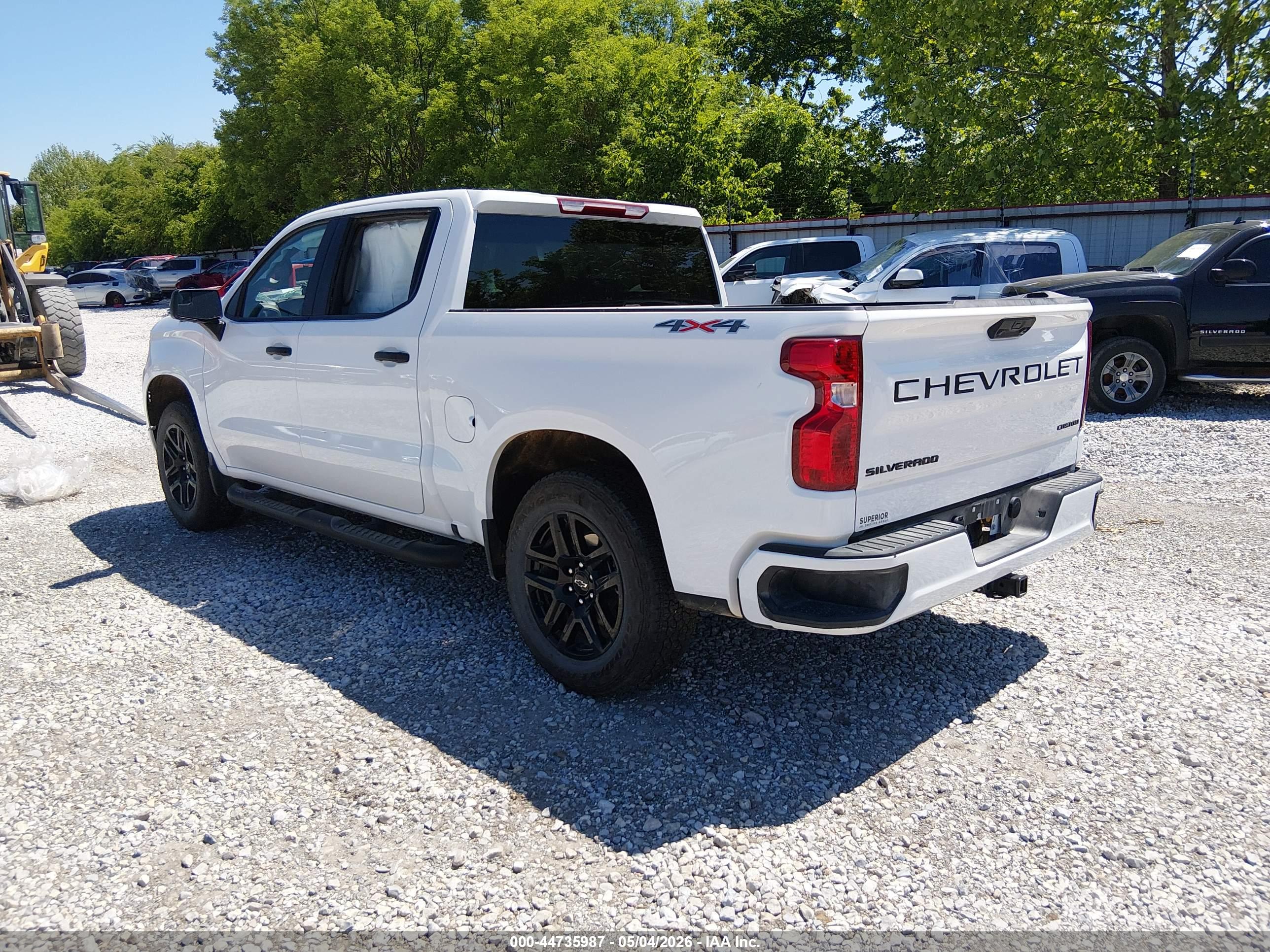 CHEVROLET SILVERADO image 3