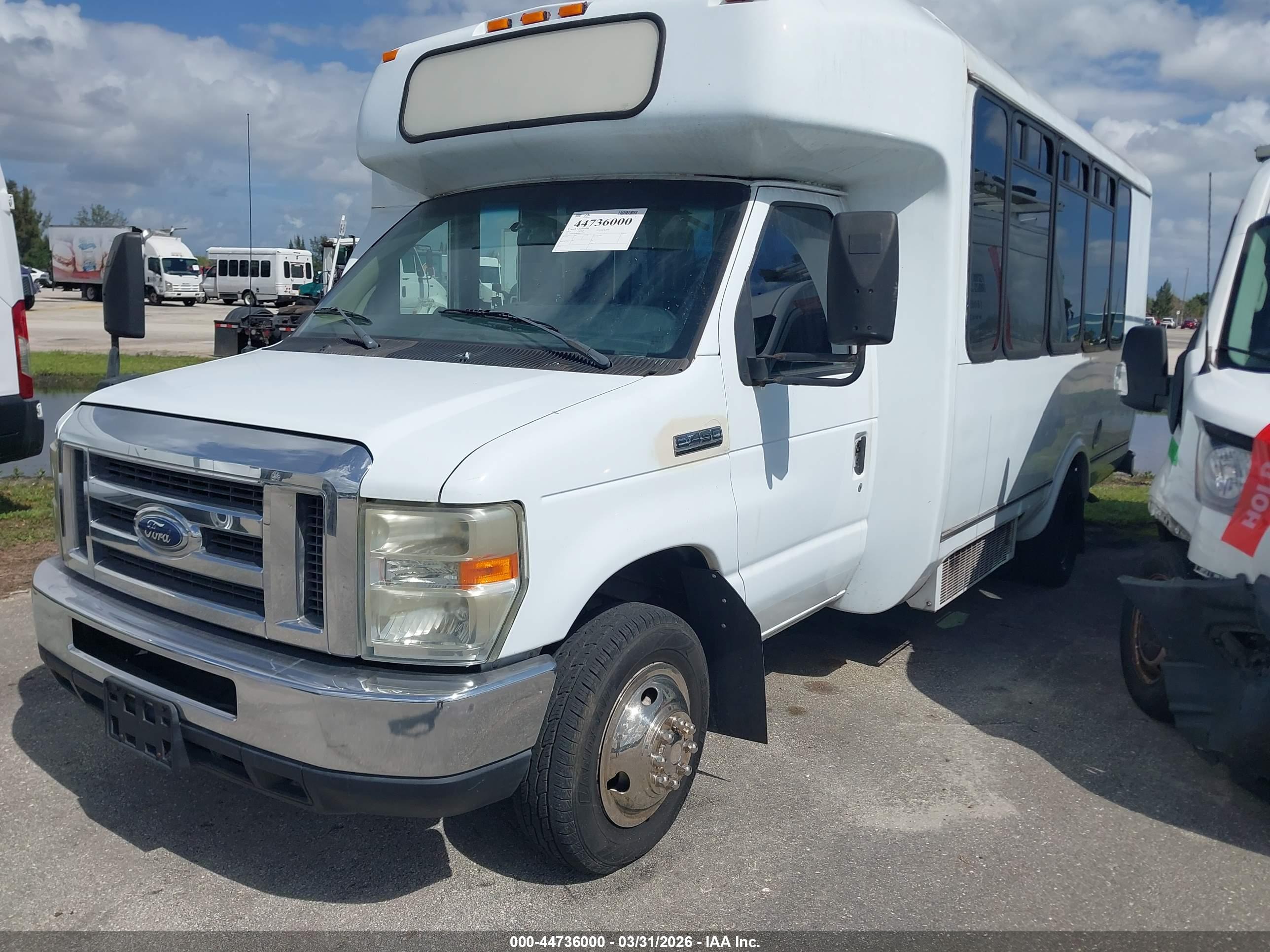 FORD E-450 image 2