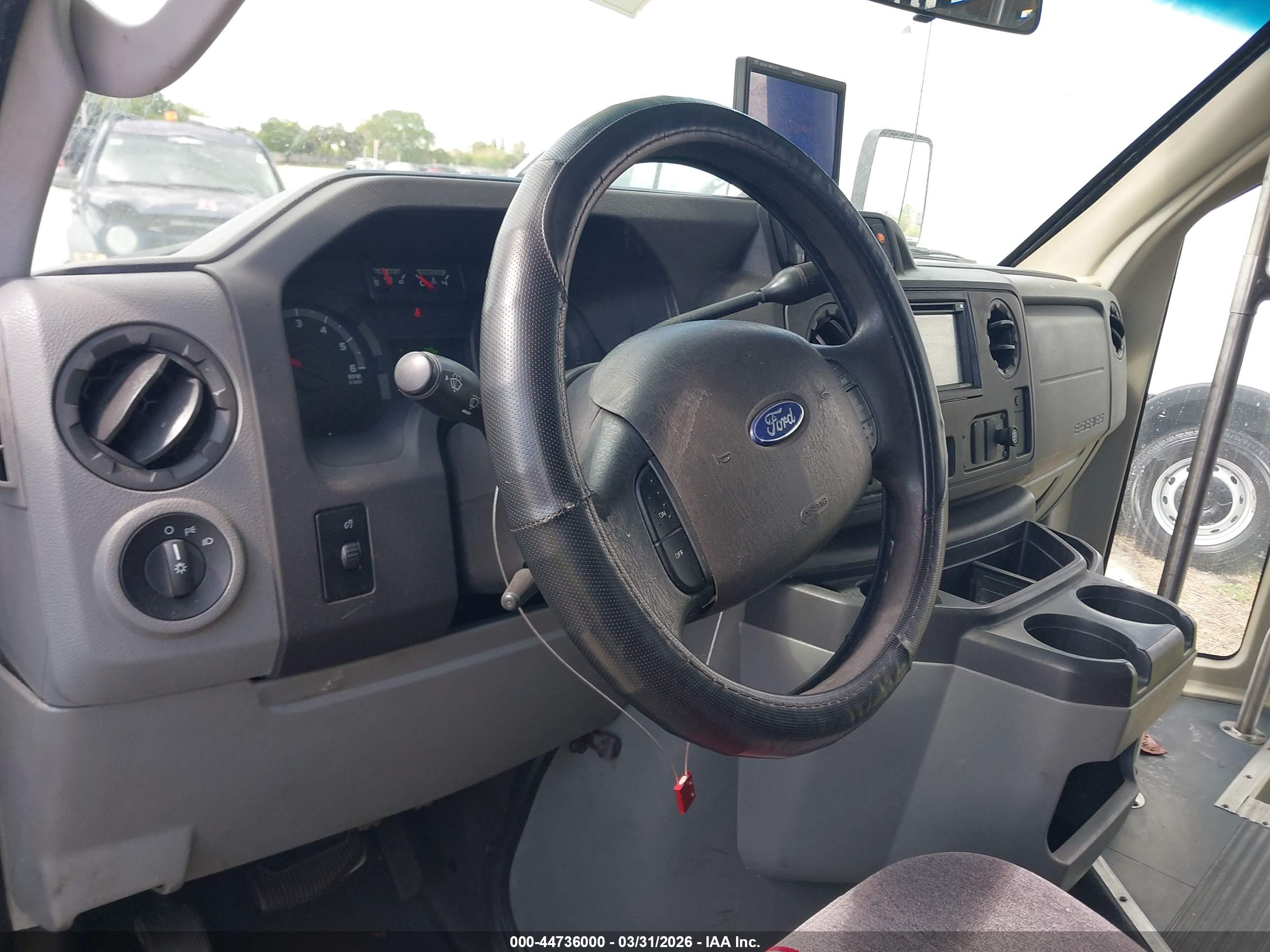 FORD E-450 image 7