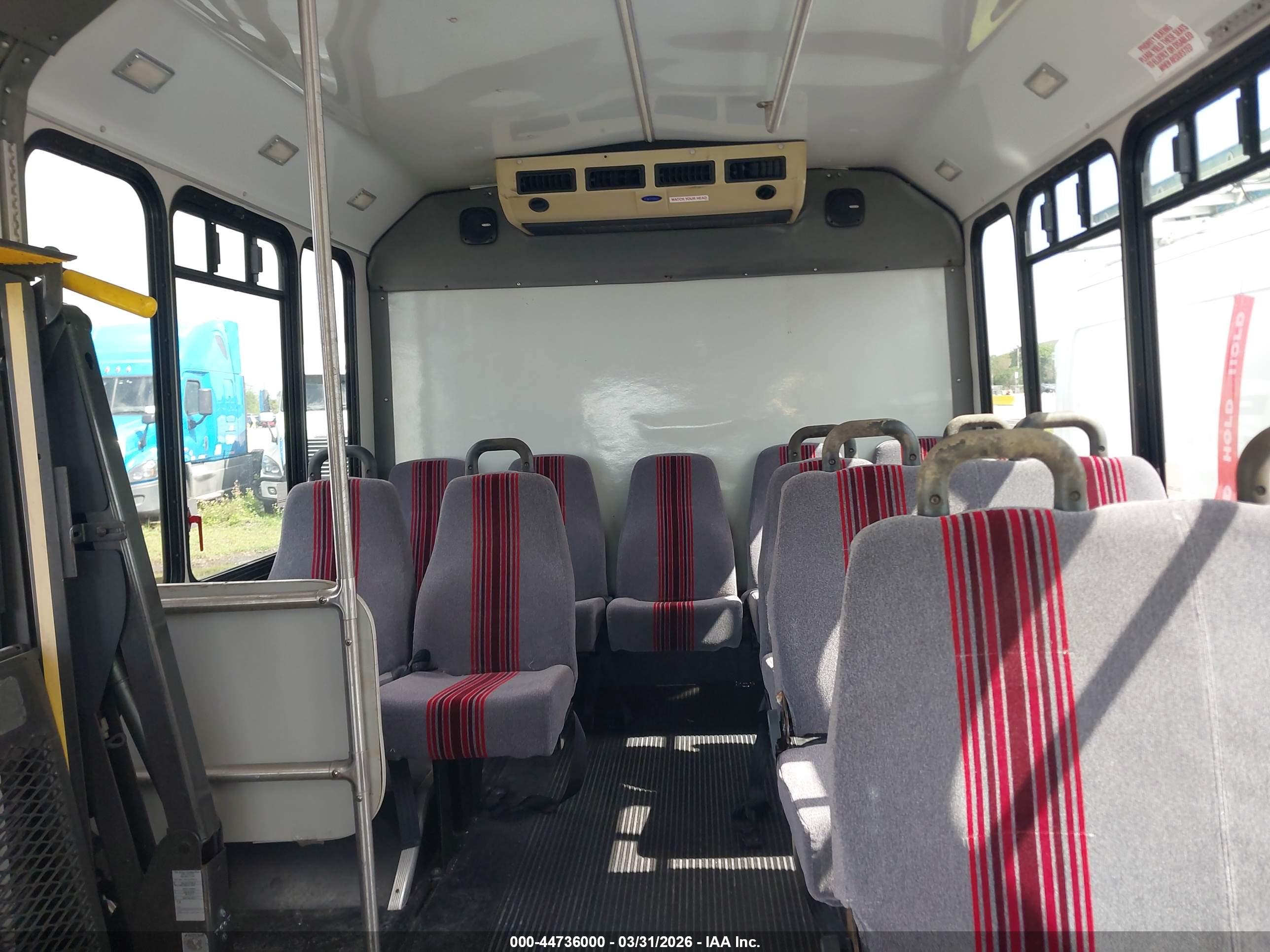 FORD E-450 image 8