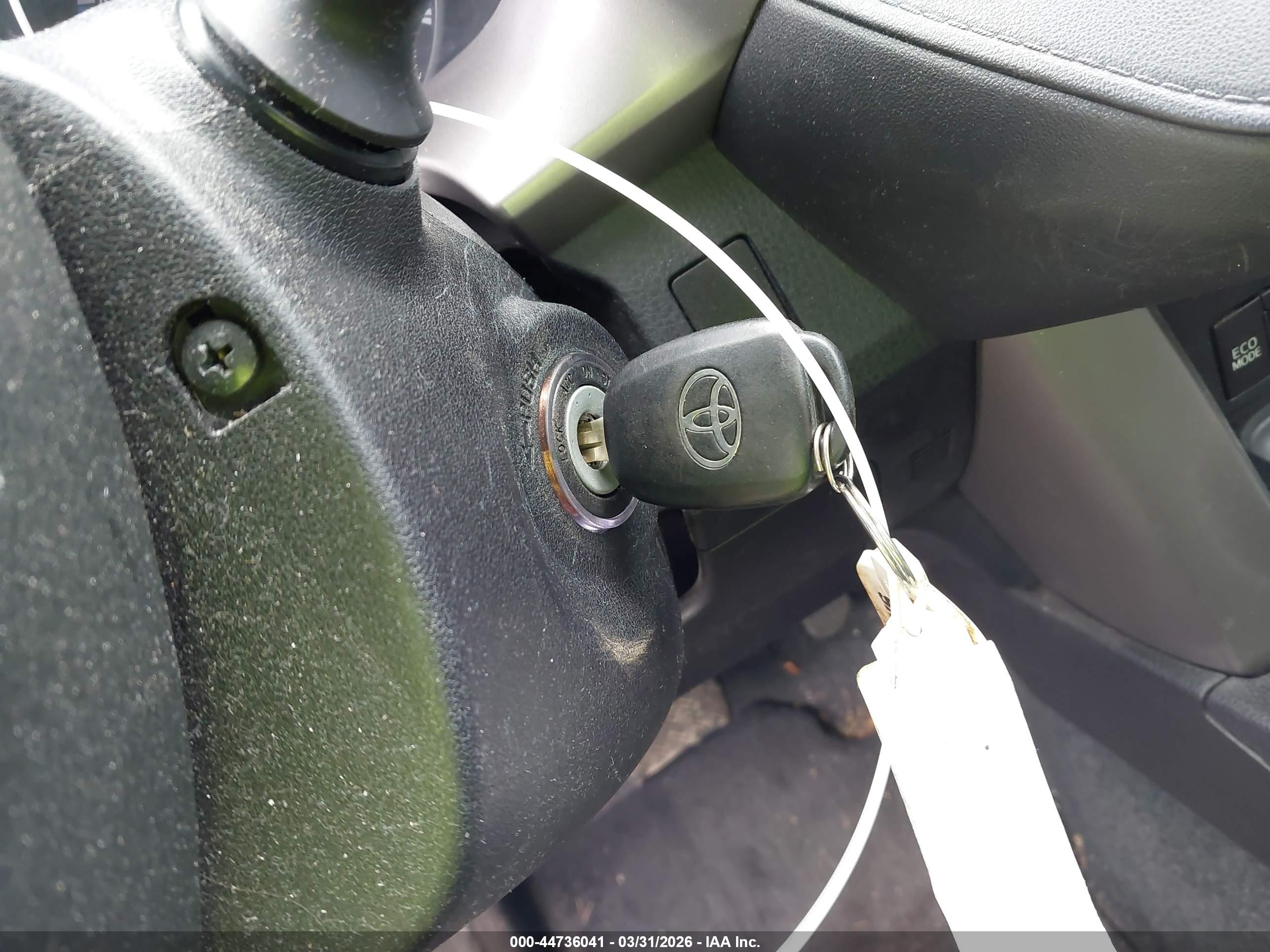 TOYOTA RAV4 image 11