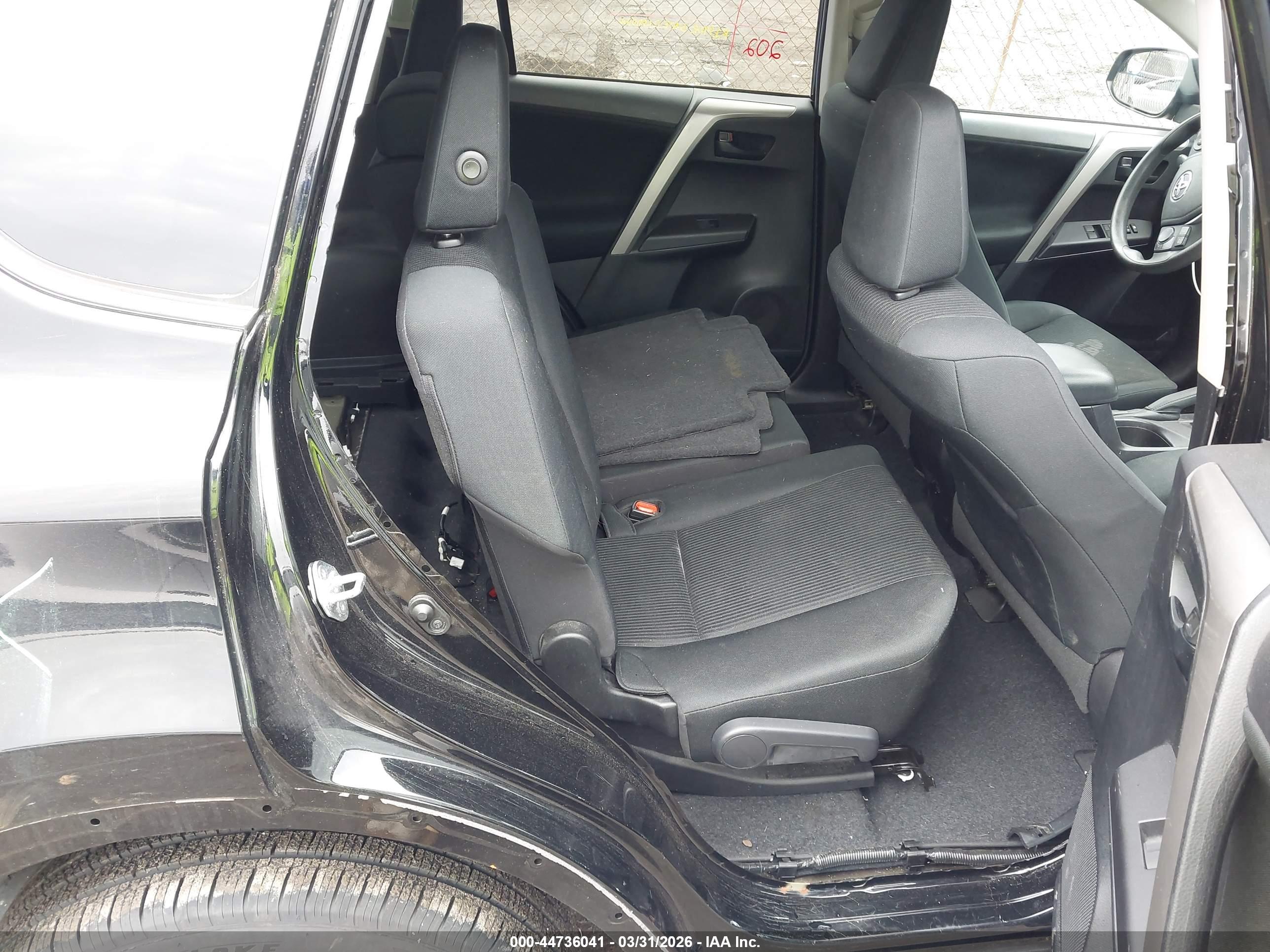 TOYOTA RAV4 image 8