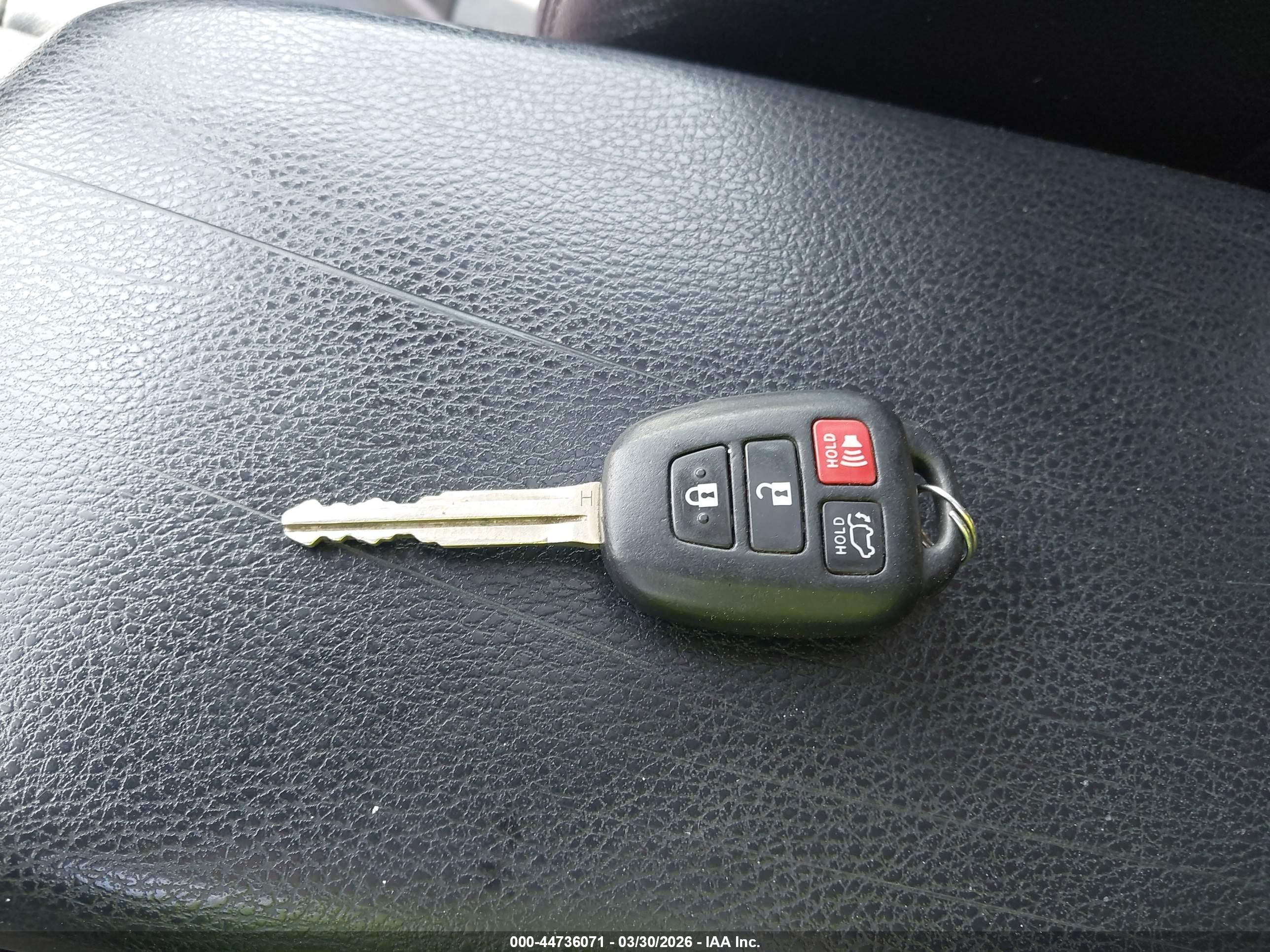 TOYOTA RAV4 image 11