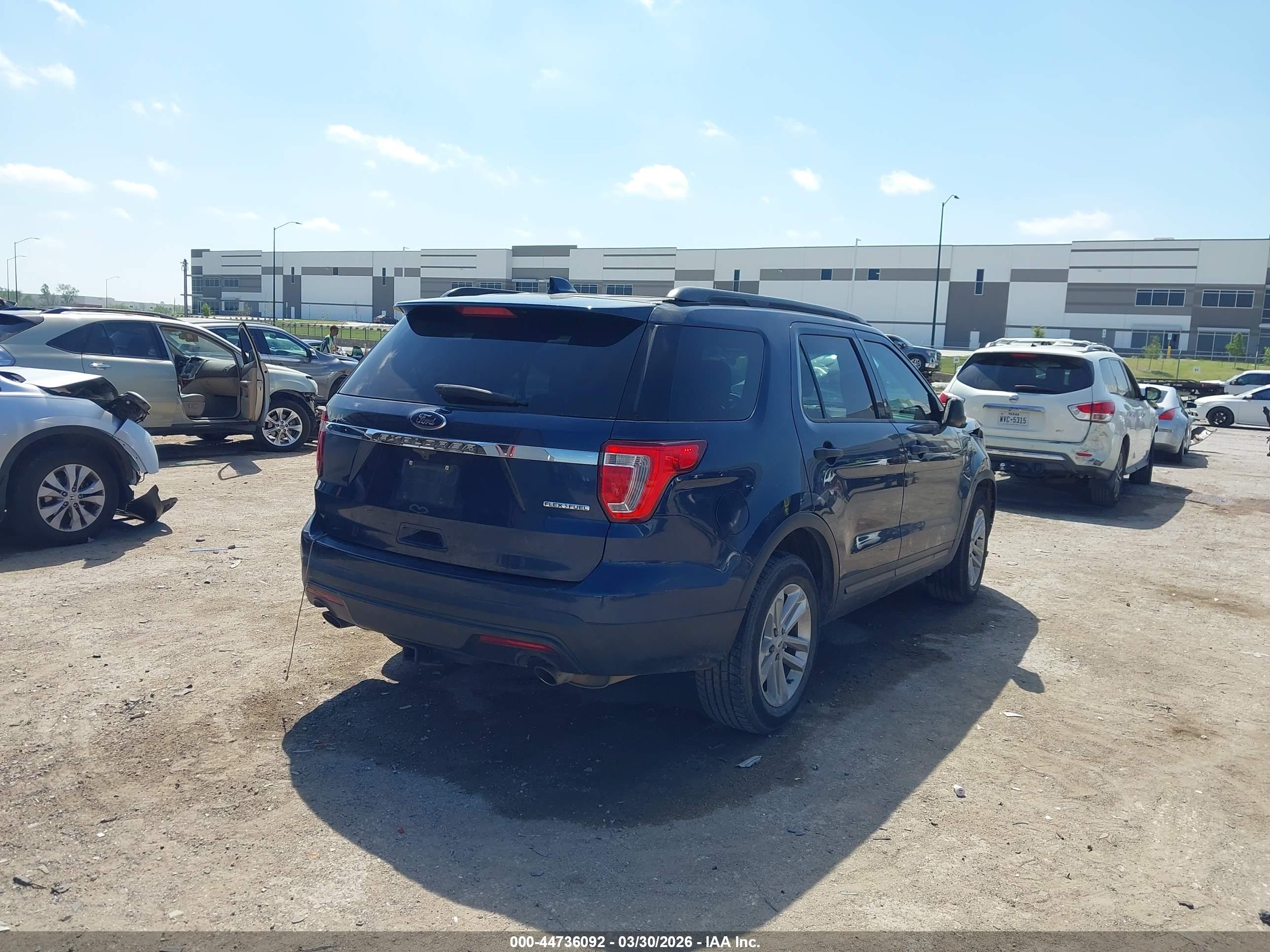 FORD EXPLORER image 4