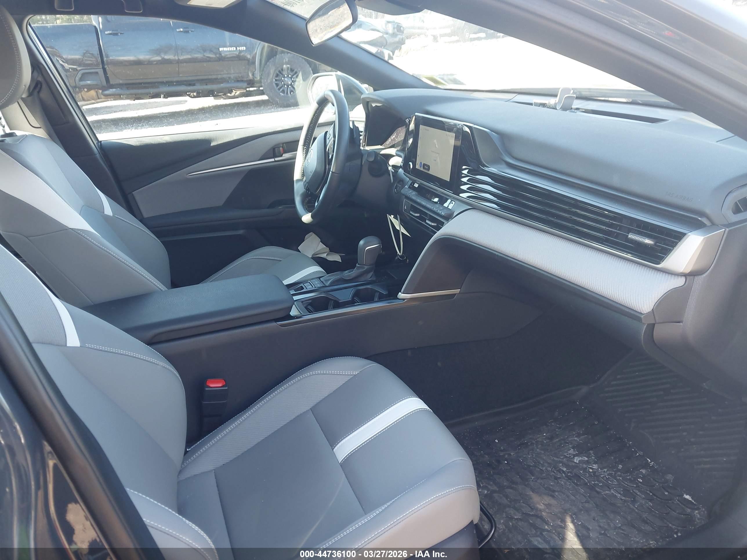 TOYOTA CAMRY image 5