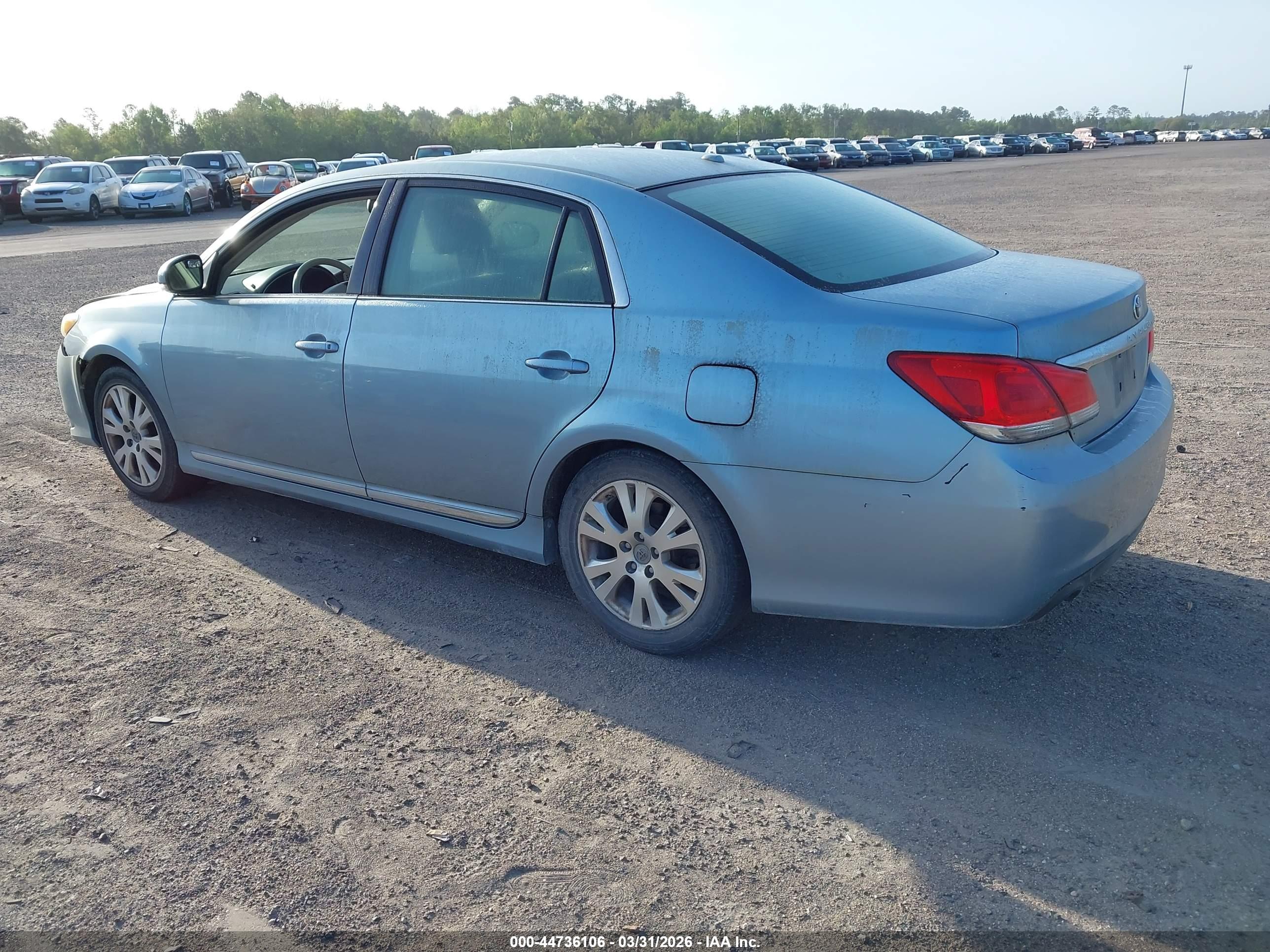 TOYOTA AVALON image 3