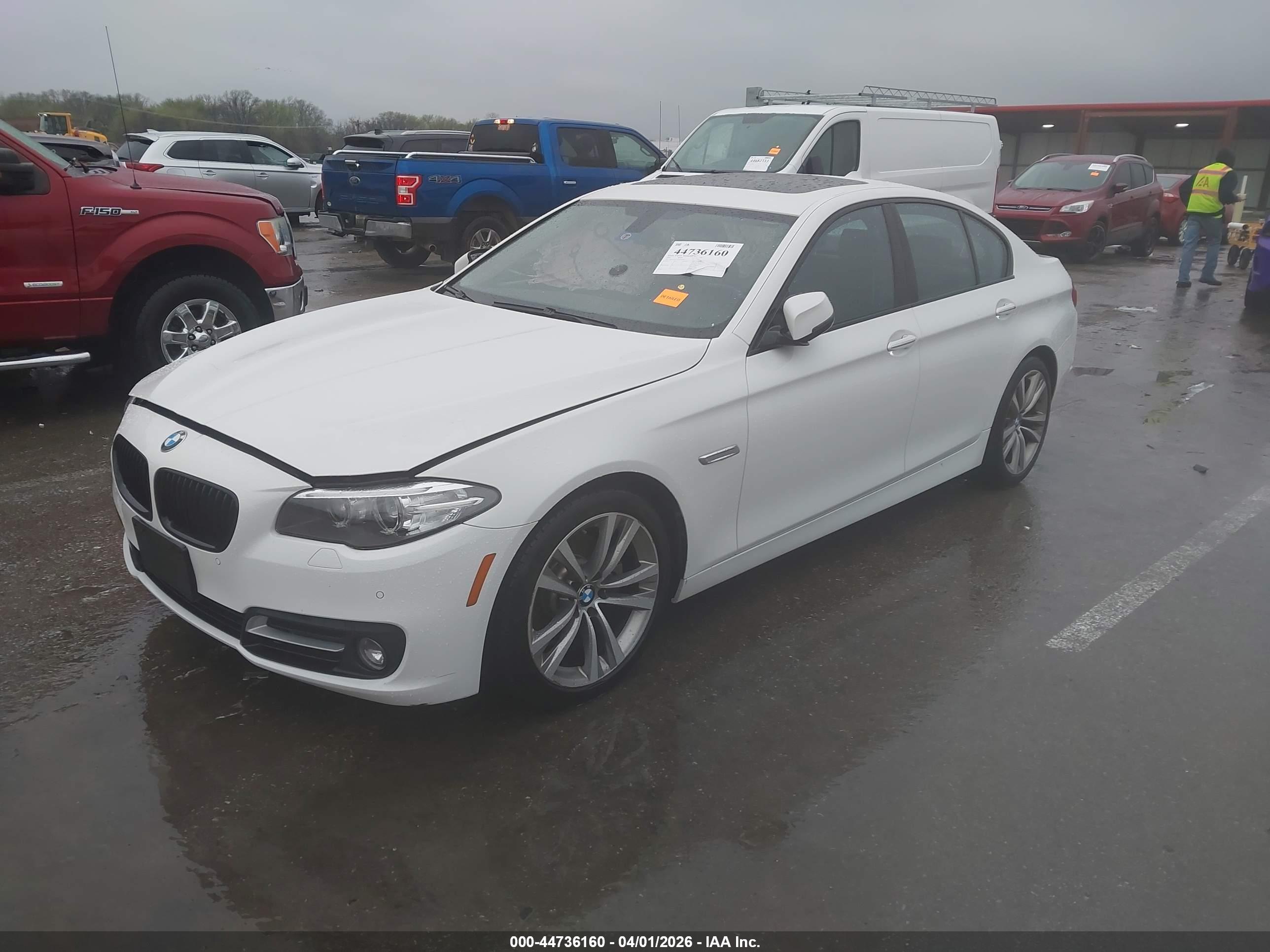 BMW 528I image 2