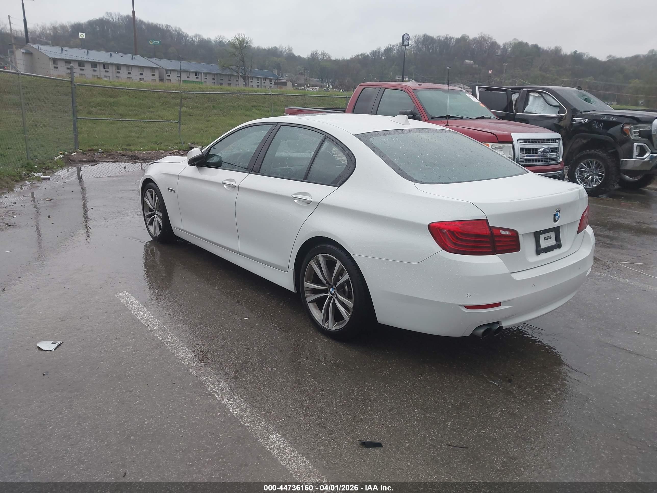 BMW 528I image 3