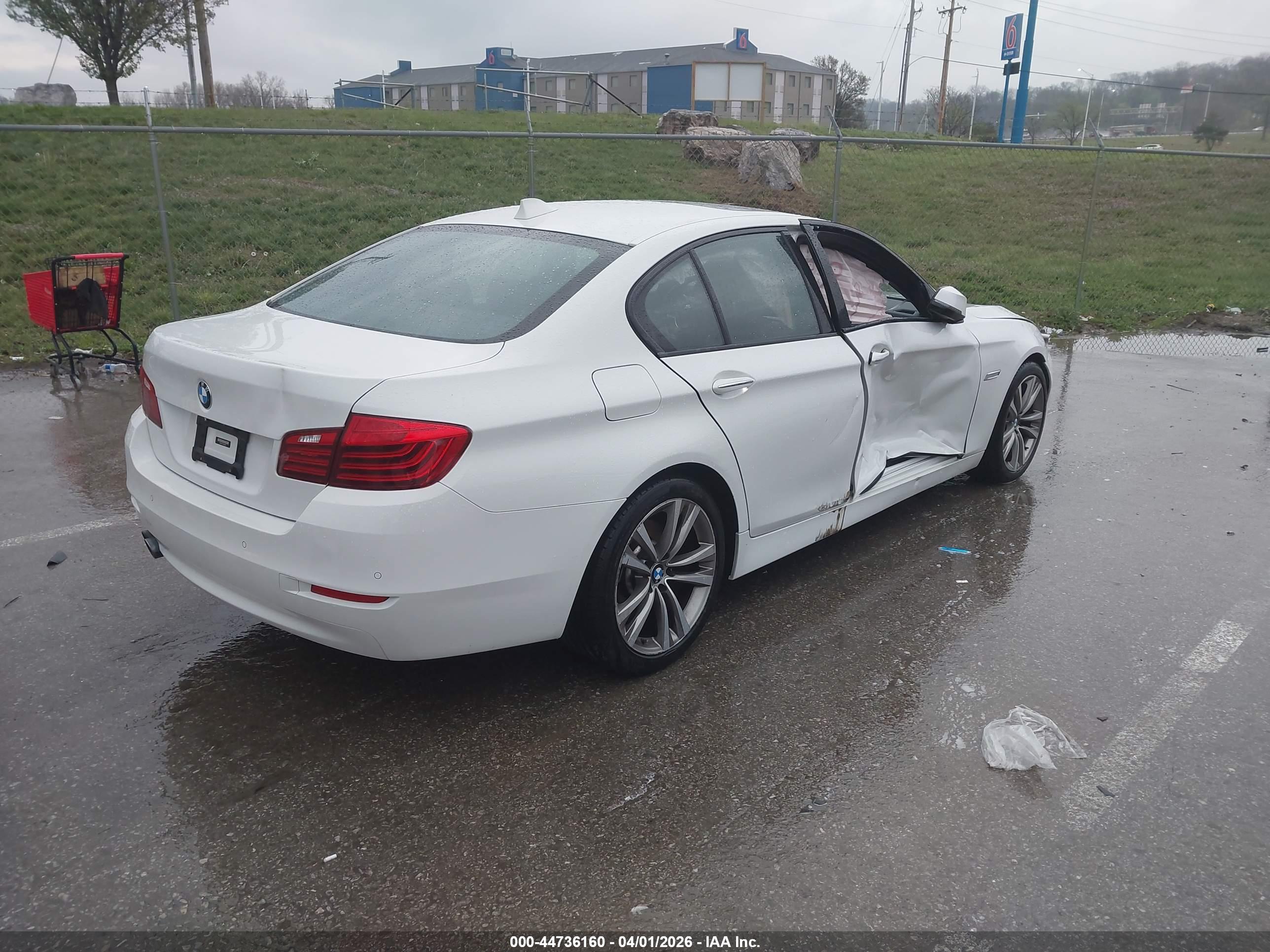 BMW 528I image 4