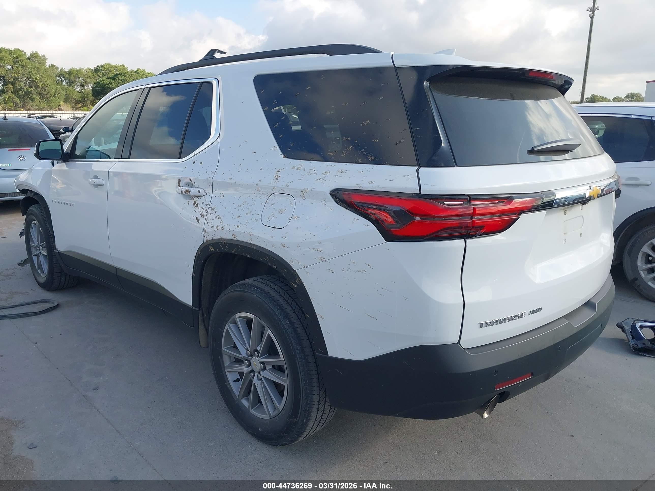 CHEVROLET TRAVERSE image 3