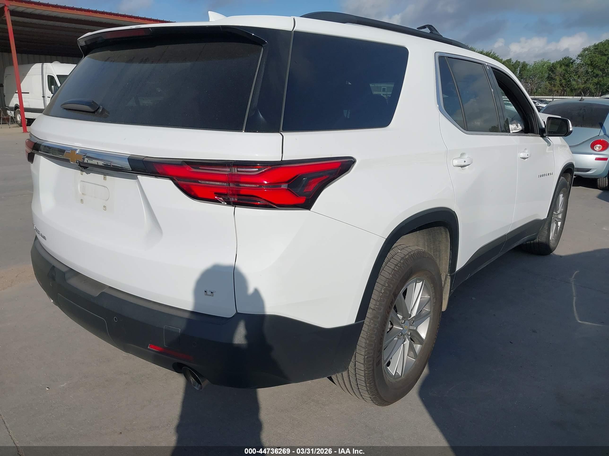 CHEVROLET TRAVERSE image 4