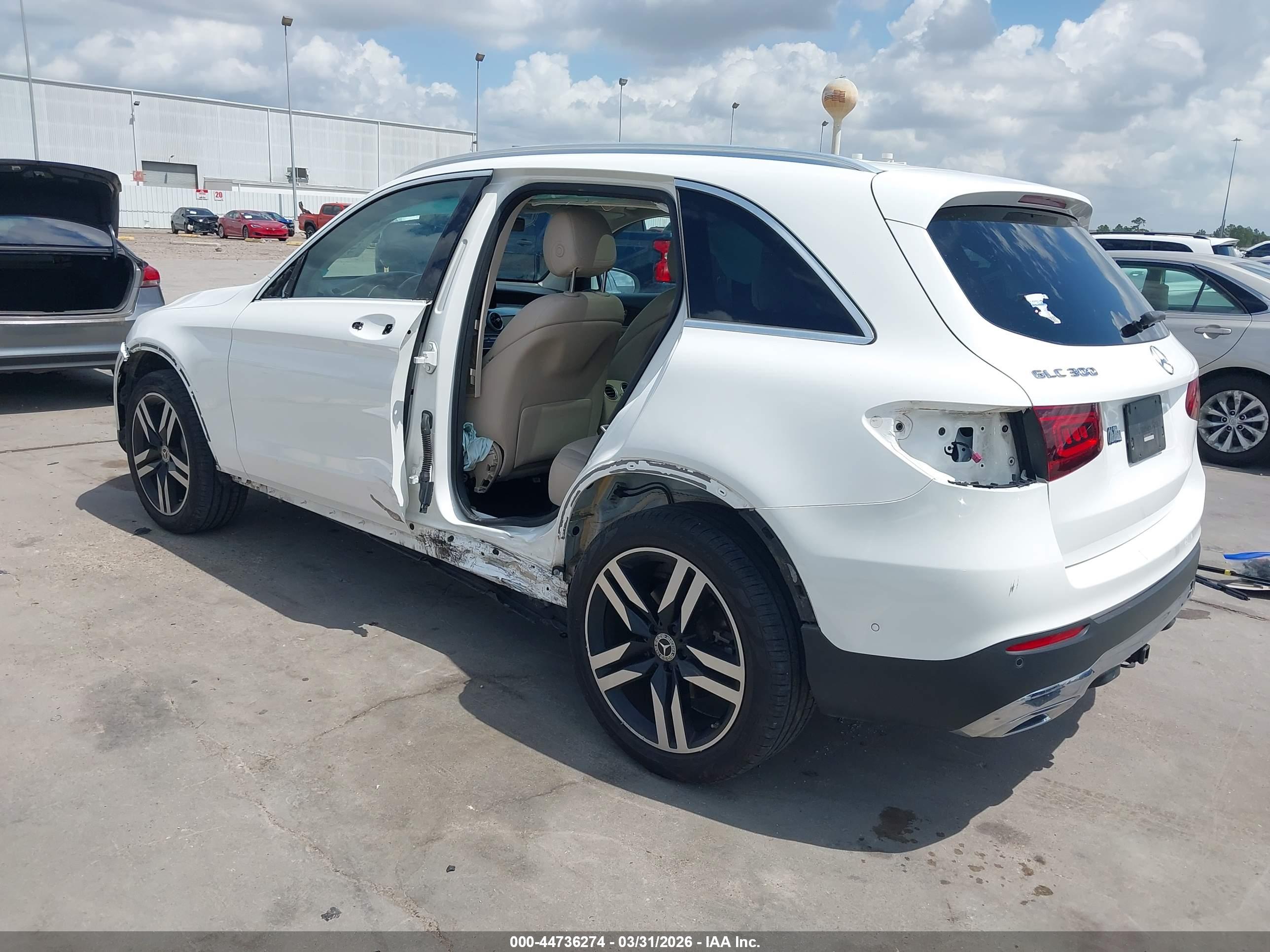 MERCEDES-BENZ GLC image 3