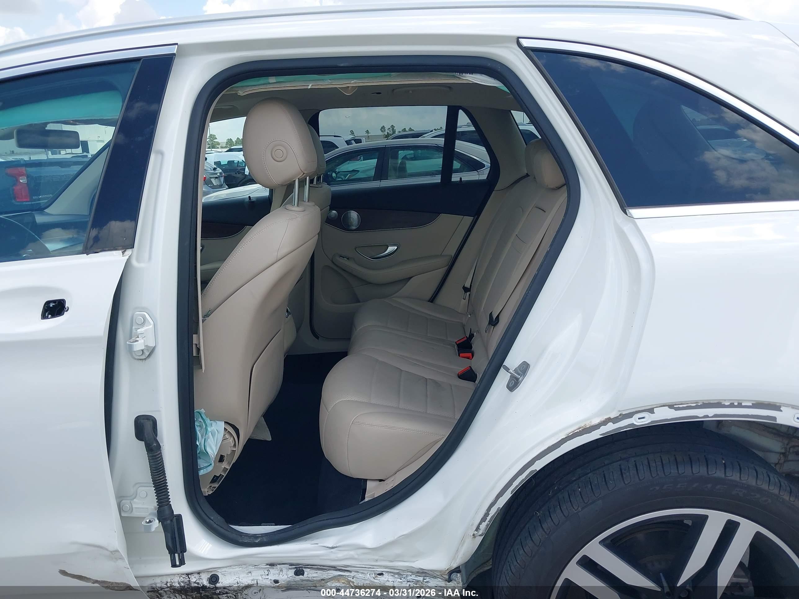 MERCEDES-BENZ GLC image 8