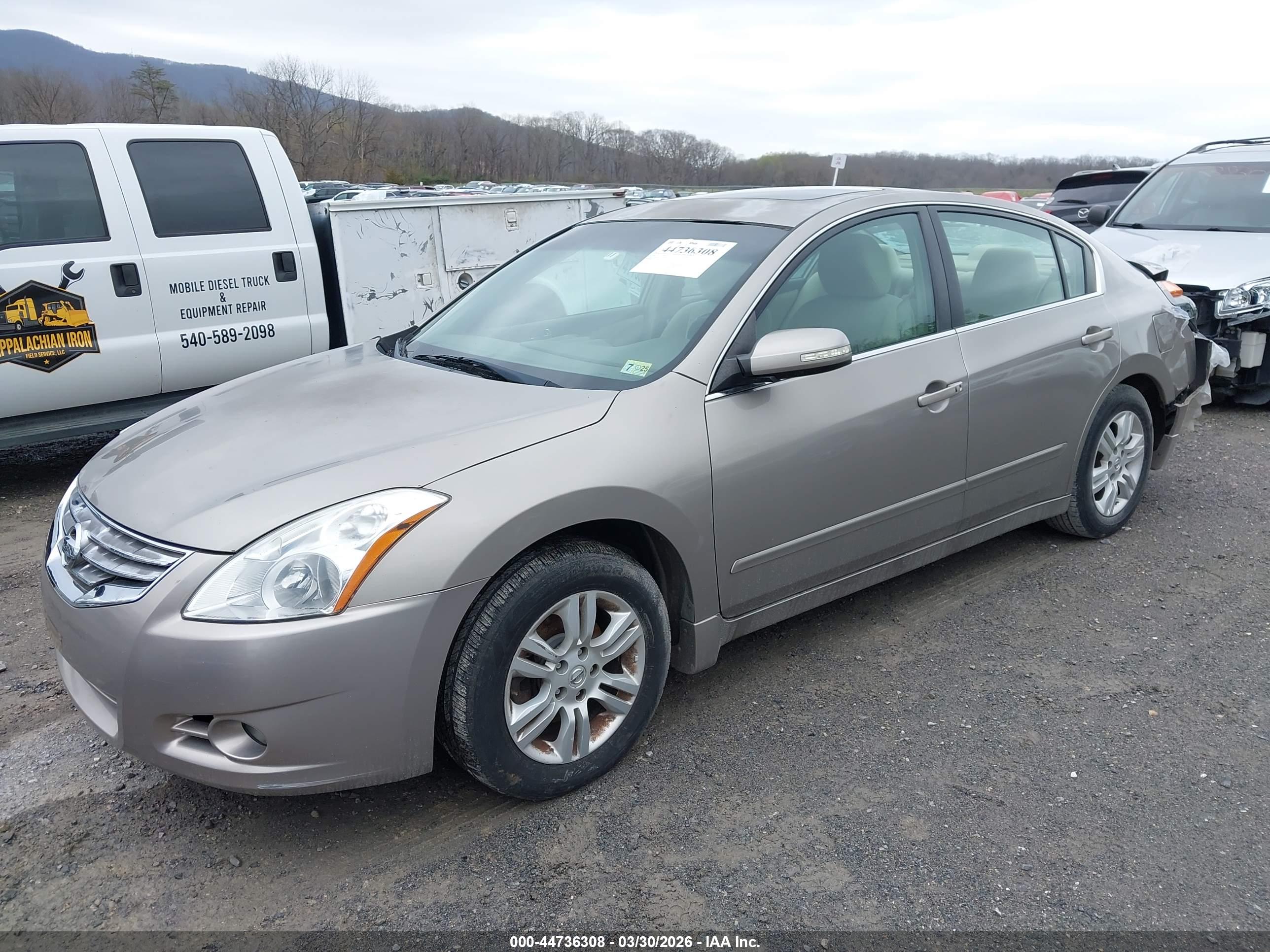 NISSAN ALTIMA image 2