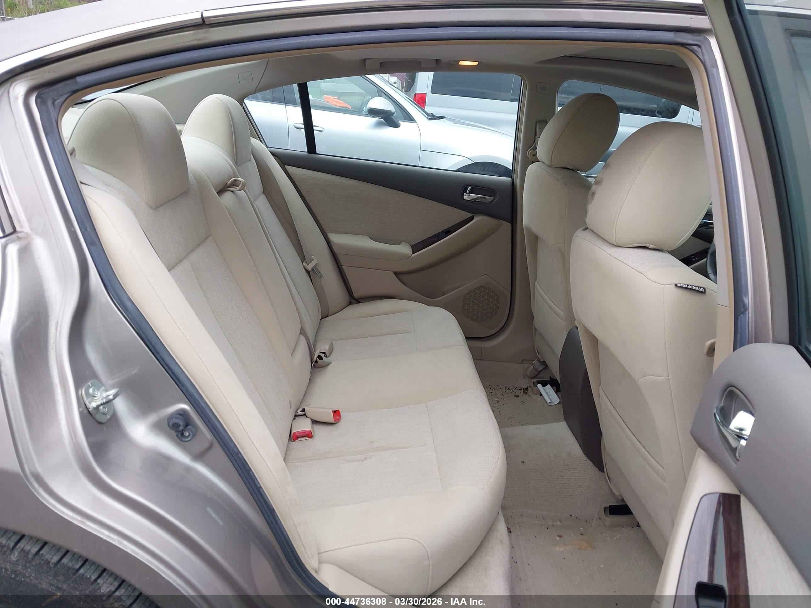 NISSAN ALTIMA image 8