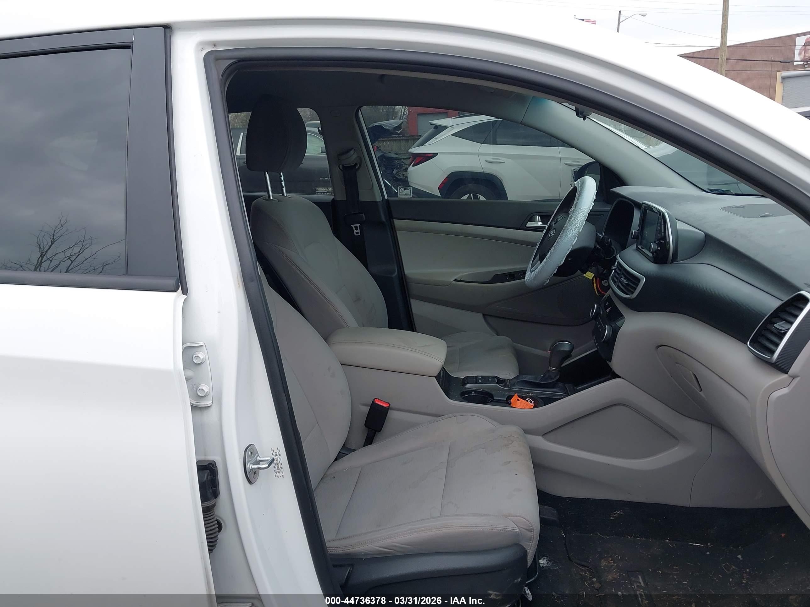 HYUNDAI TUCSON image 5