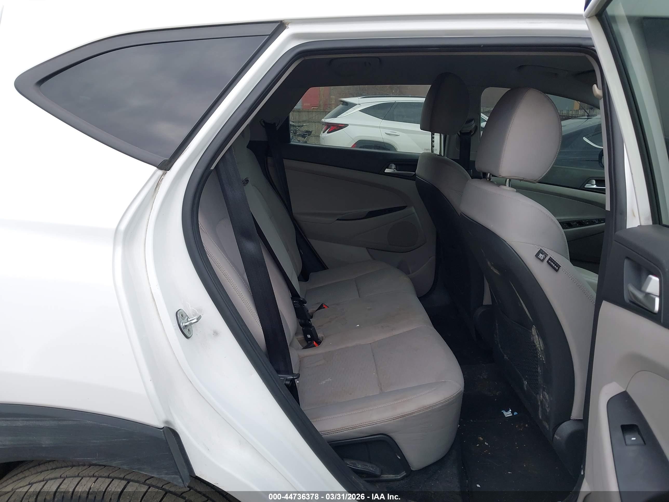HYUNDAI TUCSON image 8
