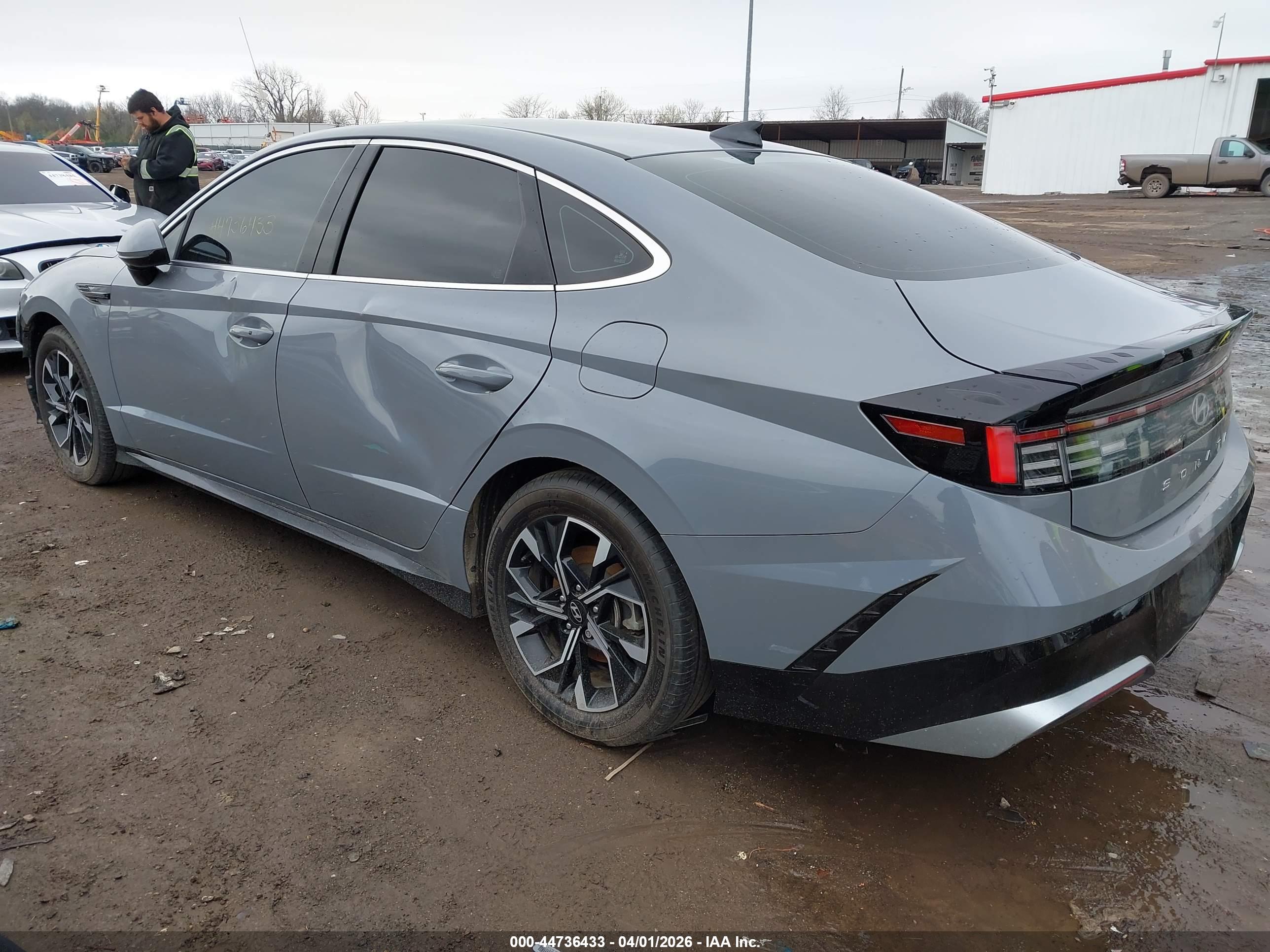 HYUNDAI SONATA image 3