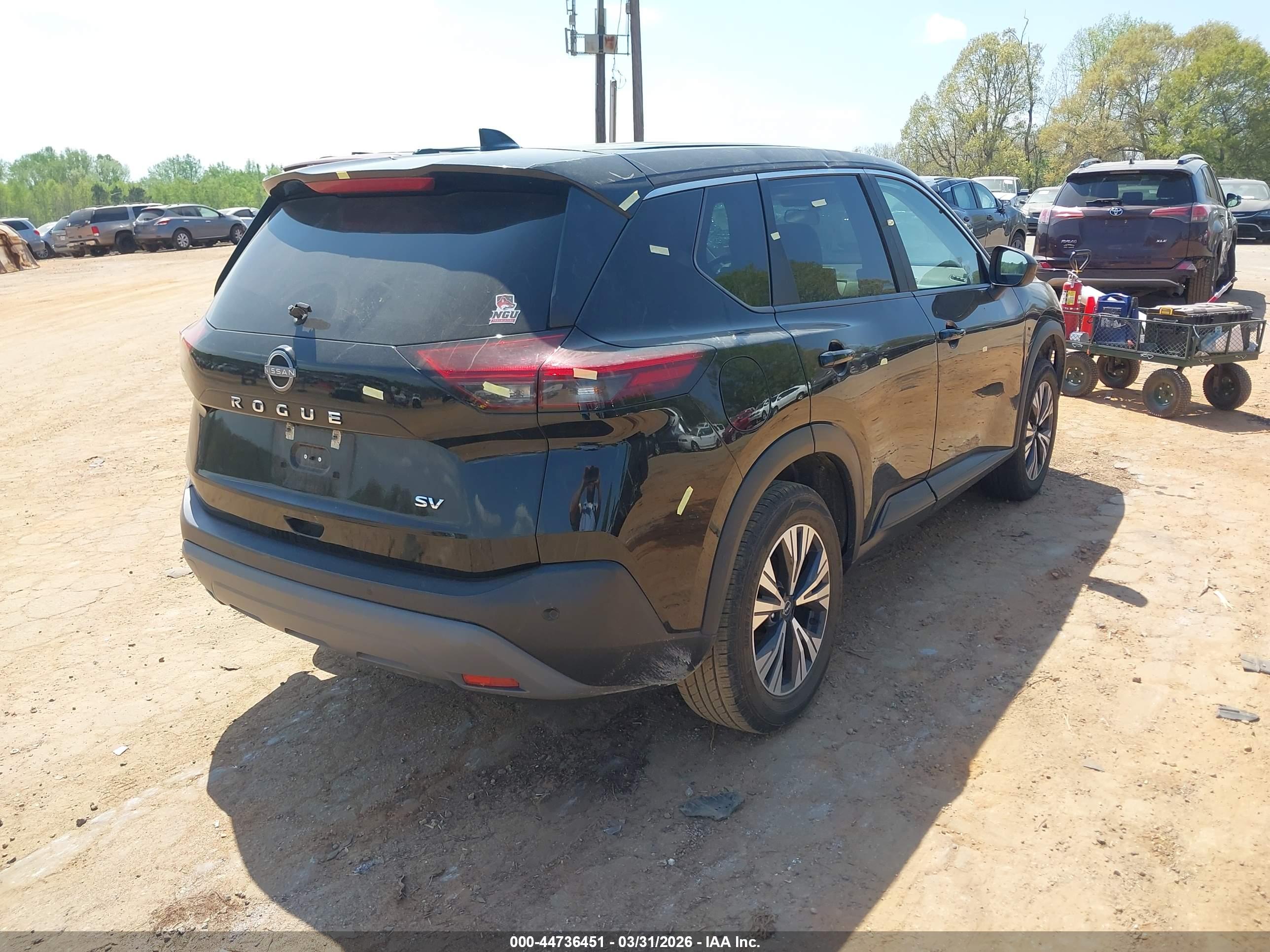 NISSAN ROGUE image 4