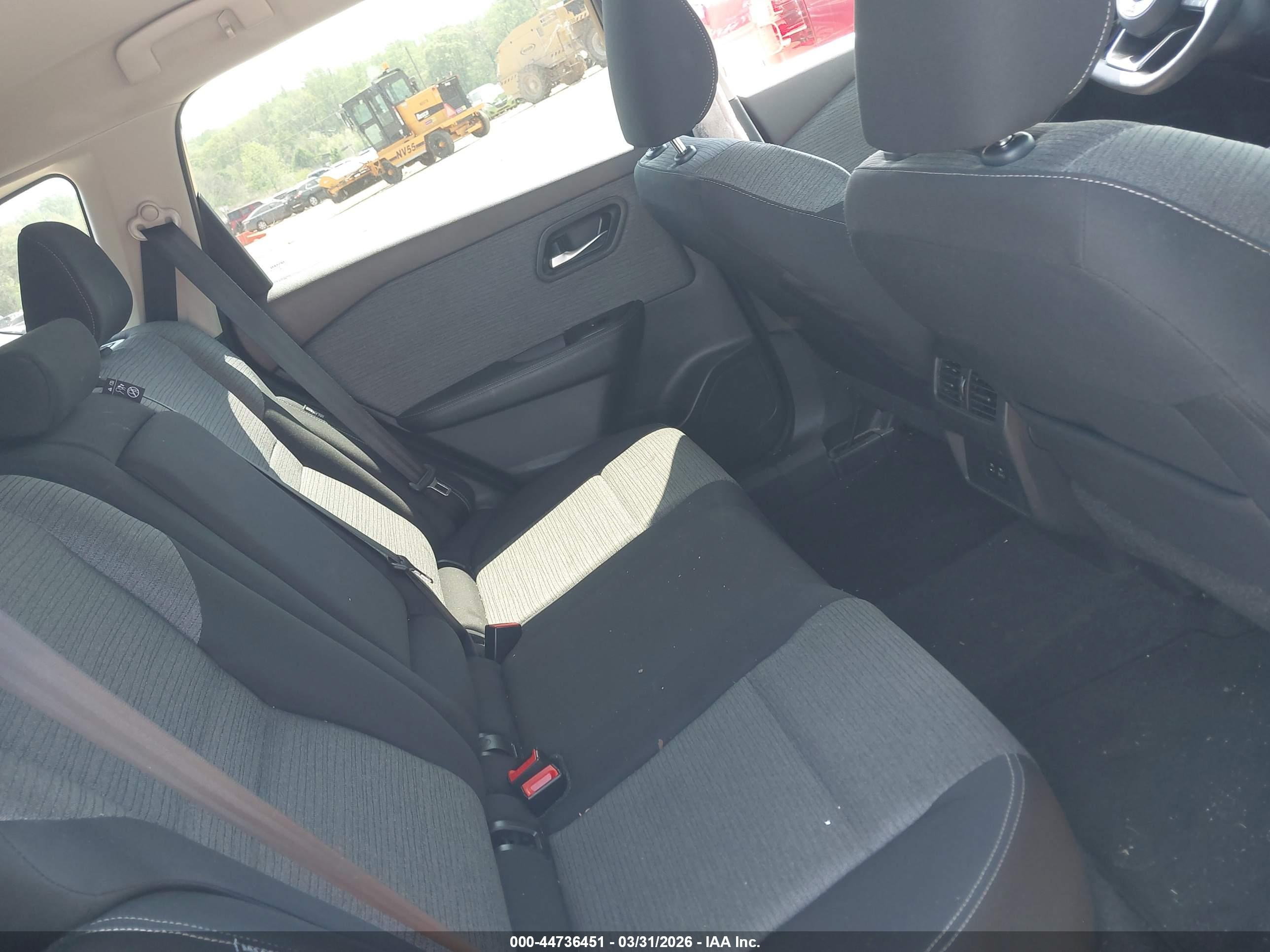 NISSAN ROGUE image 8